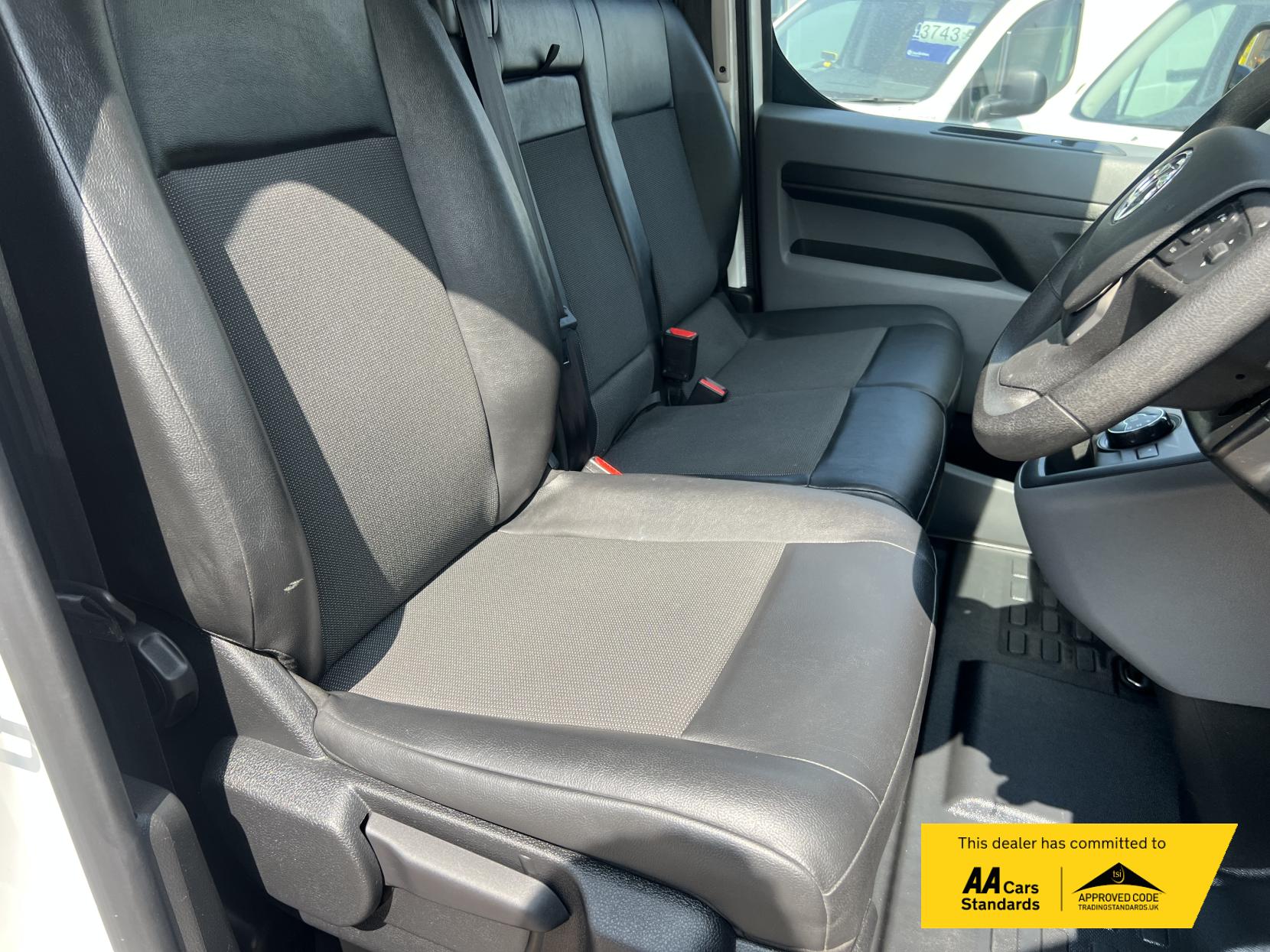 Vauxhall Vivaro 2.0 Turbo D 3100 Sportive Panel Van 5dr Diesel Auto L2 H1 Euro 6 (s/s) (120 ps)