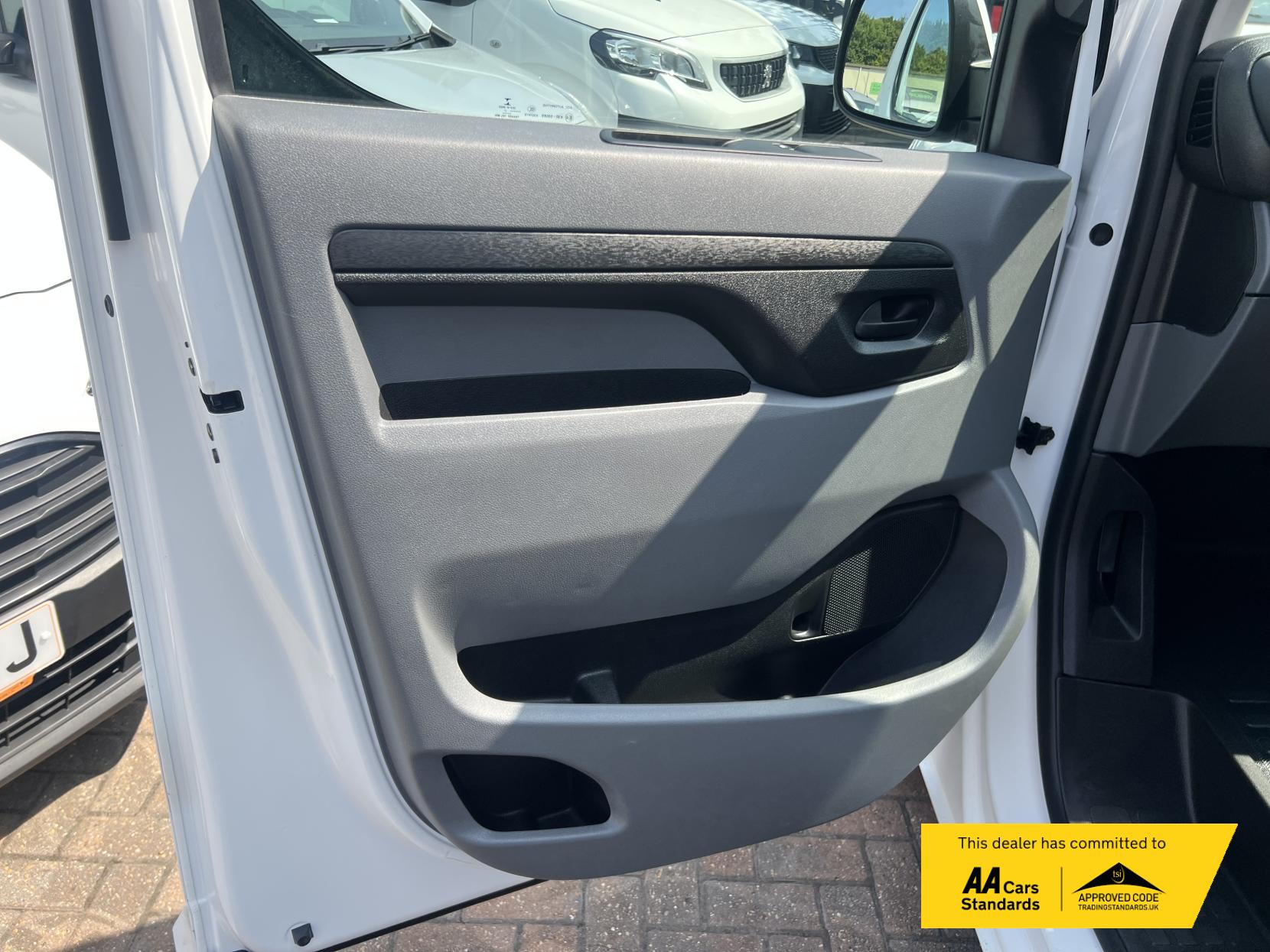 Vauxhall Vivaro 2.0 Turbo D 3100 Sportive Panel Van 5dr Diesel Auto L2 H1 Euro 6 (s/s) (120 ps)