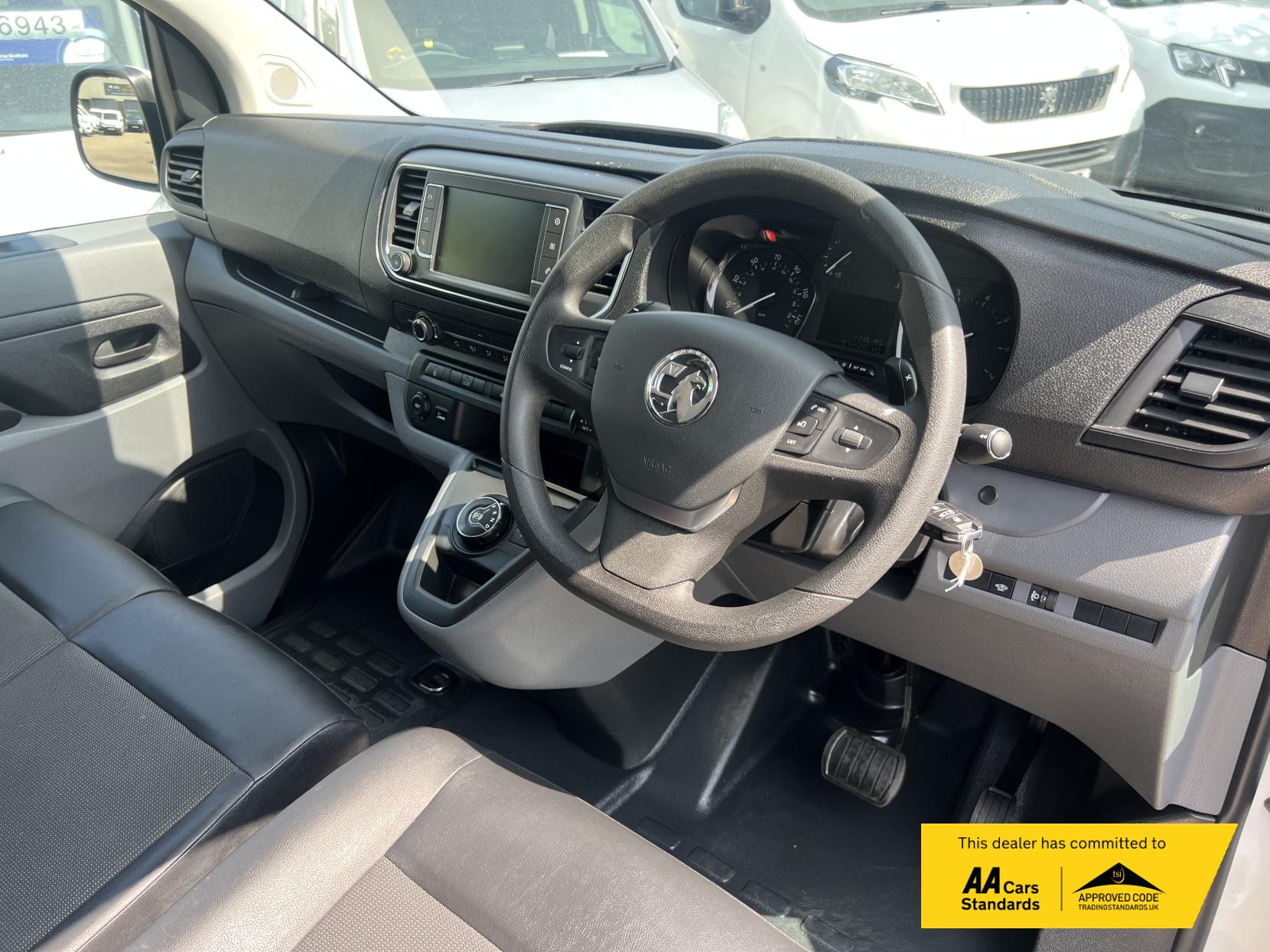 Vauxhall Vivaro 2.0 Turbo D 3100 Sportive Panel Van 5dr Diesel Auto L2 H1 Euro 6 (s/s) (120 ps)