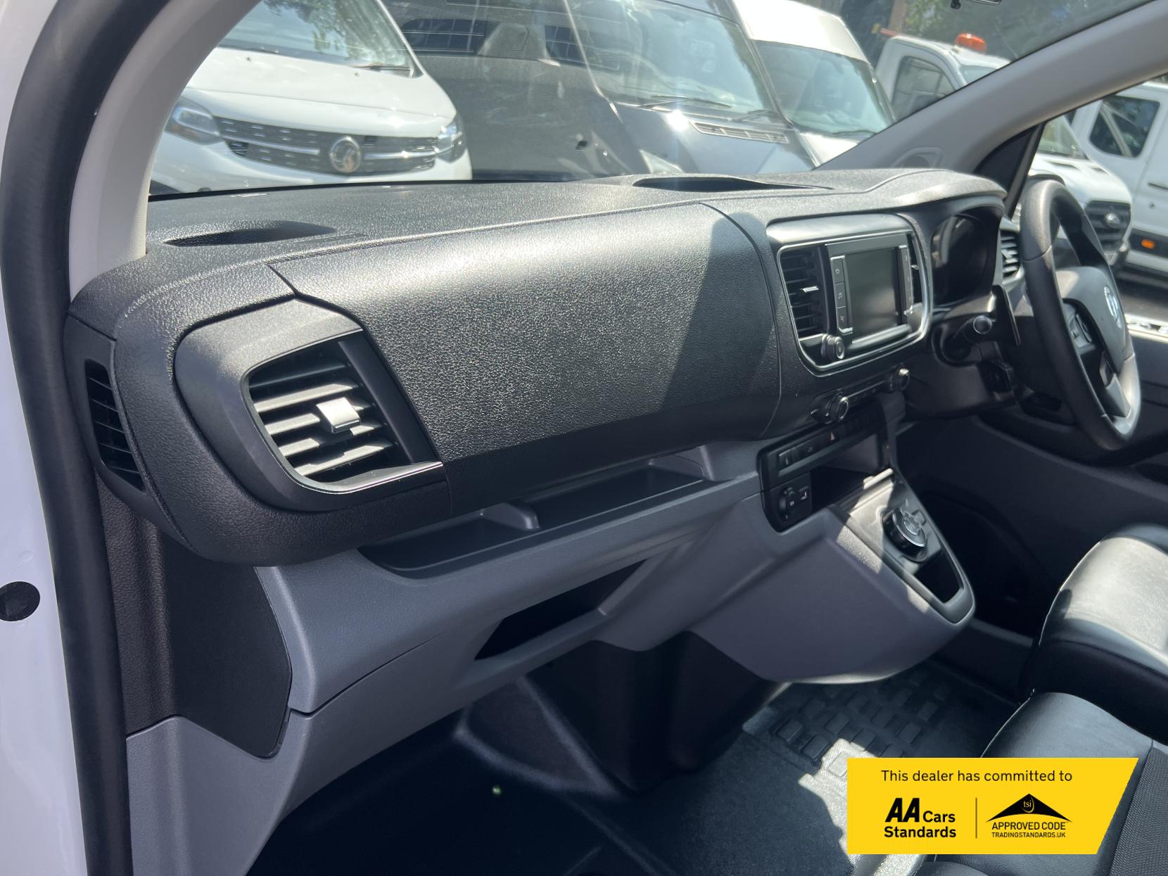 Vauxhall Vivaro 2.0 Turbo D 3100 Sportive Panel Van 5dr Diesel Auto L2 H1 Euro 6 (s/s) (120 ps)