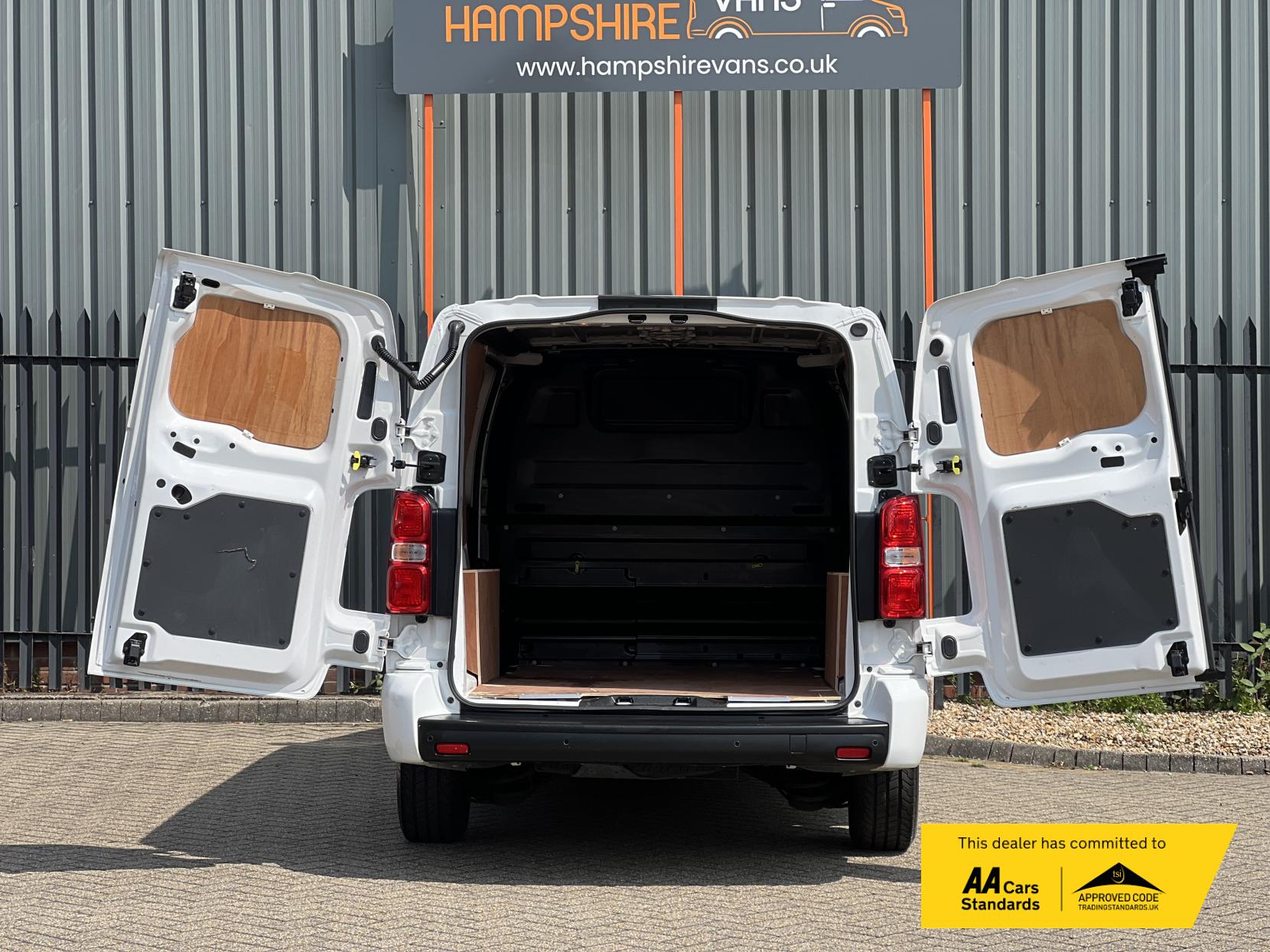 Vauxhall Vivaro 2.0 Turbo D 3100 Sportive Panel Van 5dr Diesel Auto L2 H1 Euro 6 (s/s) (120 ps)