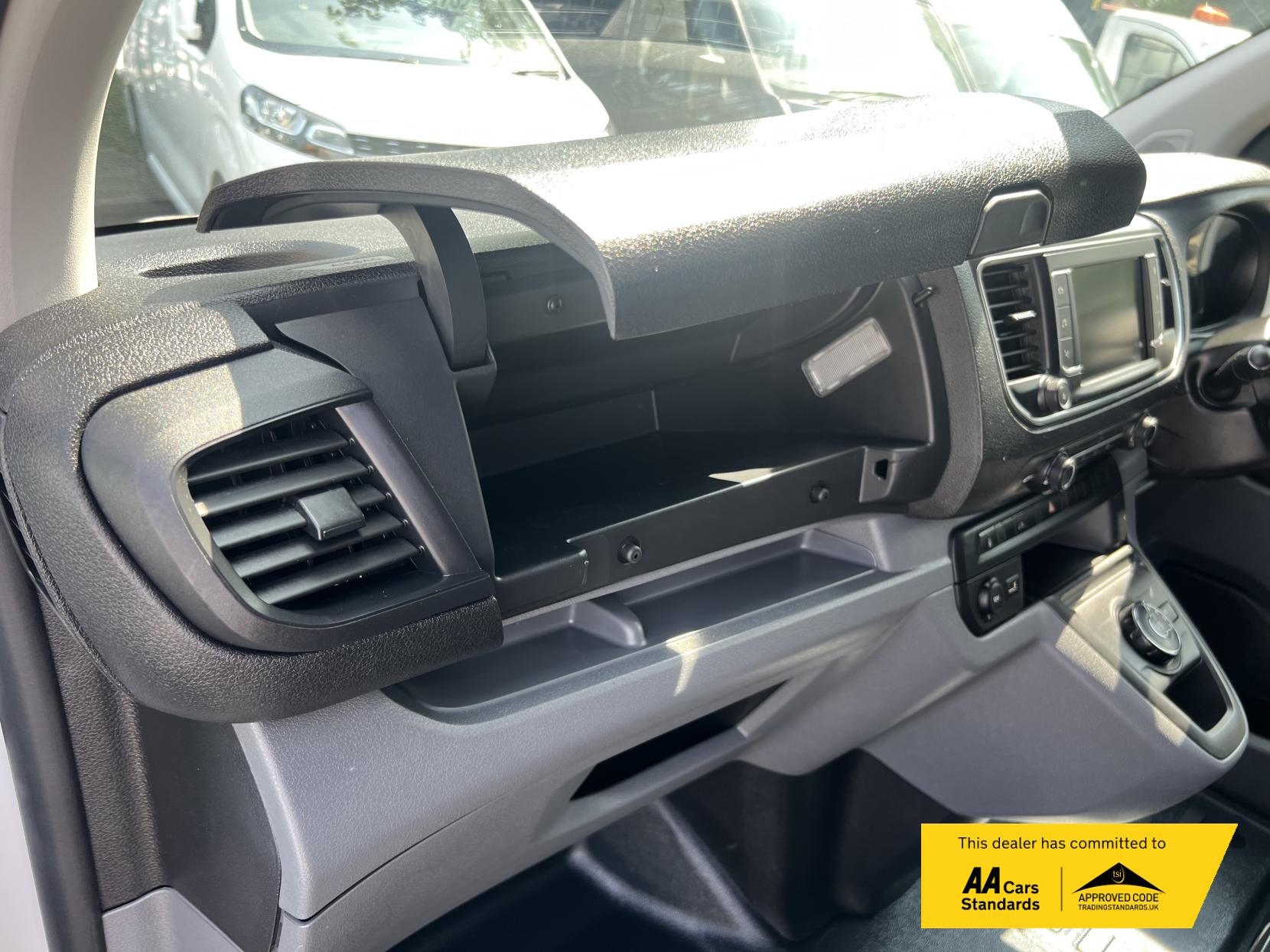 Vauxhall Vivaro 2.0 Turbo D 3100 Sportive Panel Van 5dr Diesel Auto L2 H1 Euro 6 (s/s) (120 ps)