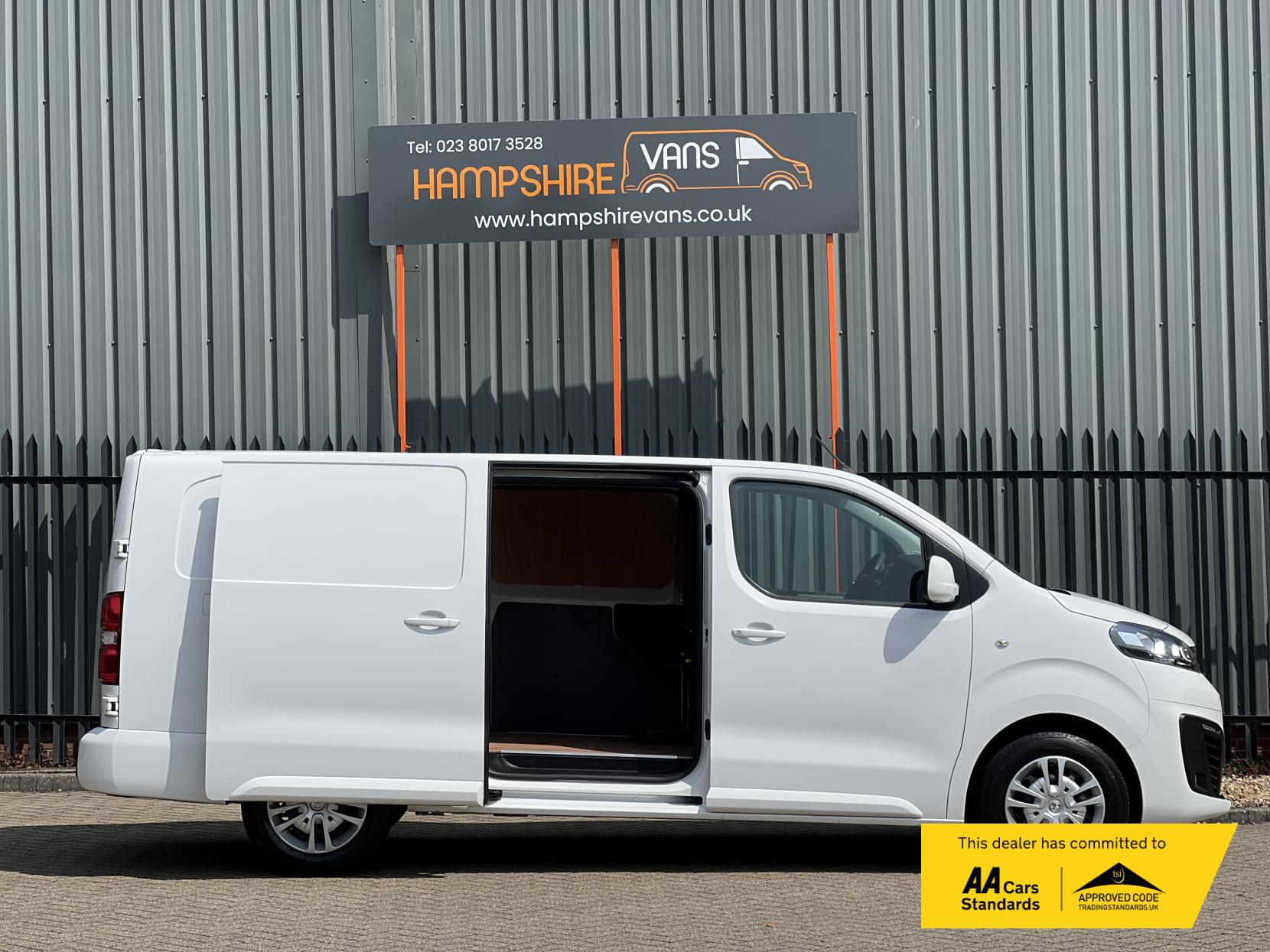 Vauxhall Vivaro 2.0 Turbo D 3100 Sportive Panel Van 5dr Diesel Auto L2 H1 Euro 6 (s/s) (120 ps)