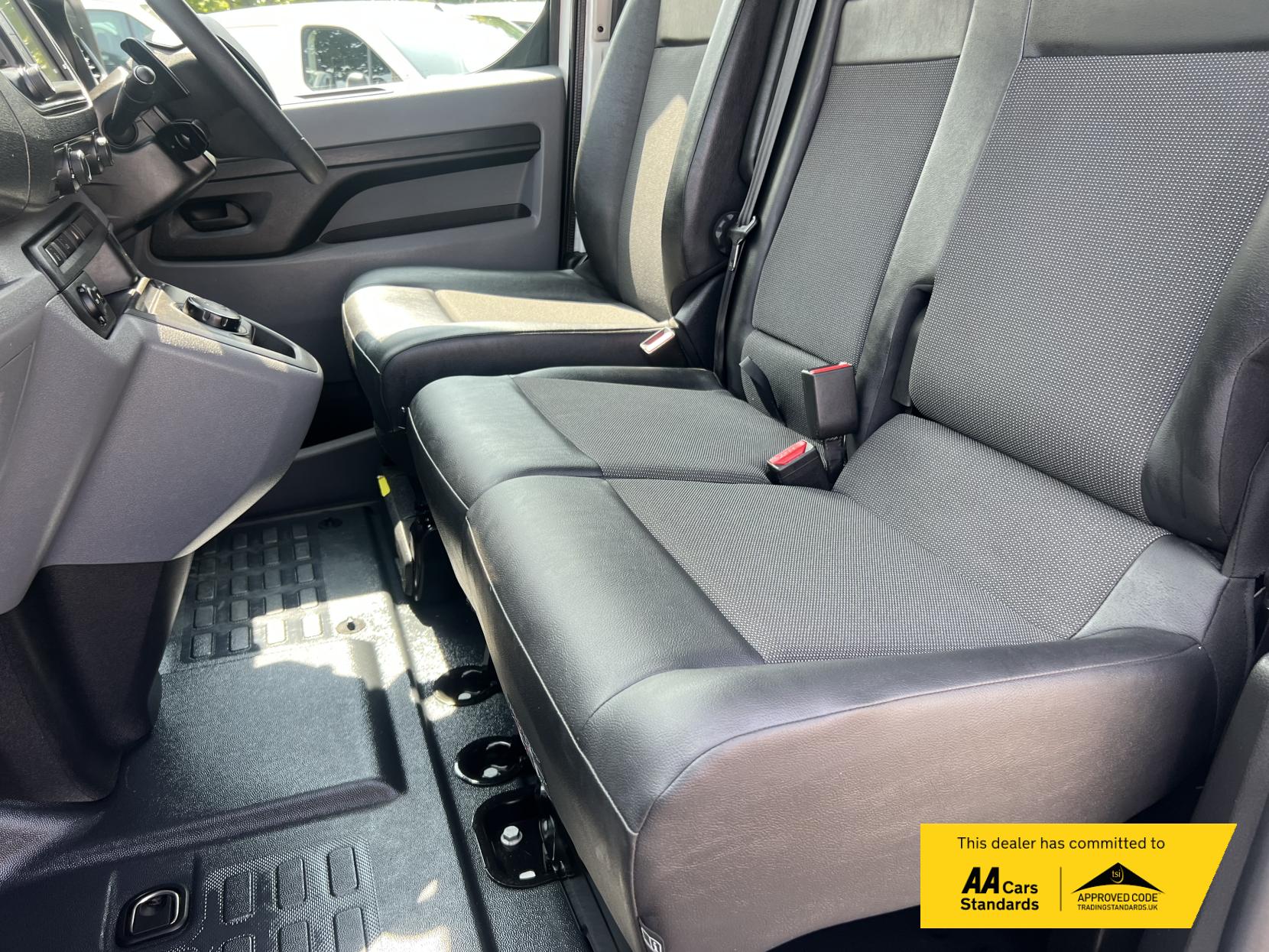 Vauxhall Vivaro 2.0 Turbo D 3100 Sportive Panel Van 5dr Diesel Auto L2 H1 Euro 6 (s/s) (120 ps)