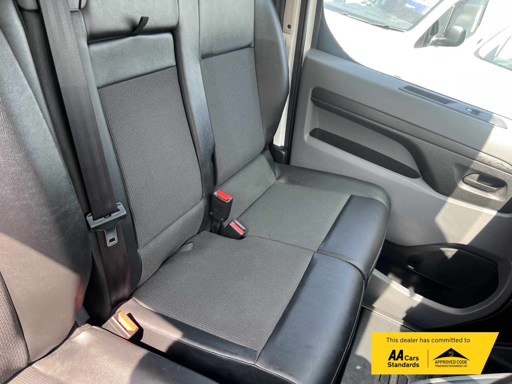 Vauxhall Vivaro 2.0 Turbo D 3100 Sportive Panel Van 5dr Diesel Auto L2 H1 Euro 6 (s/s) (120 ps)