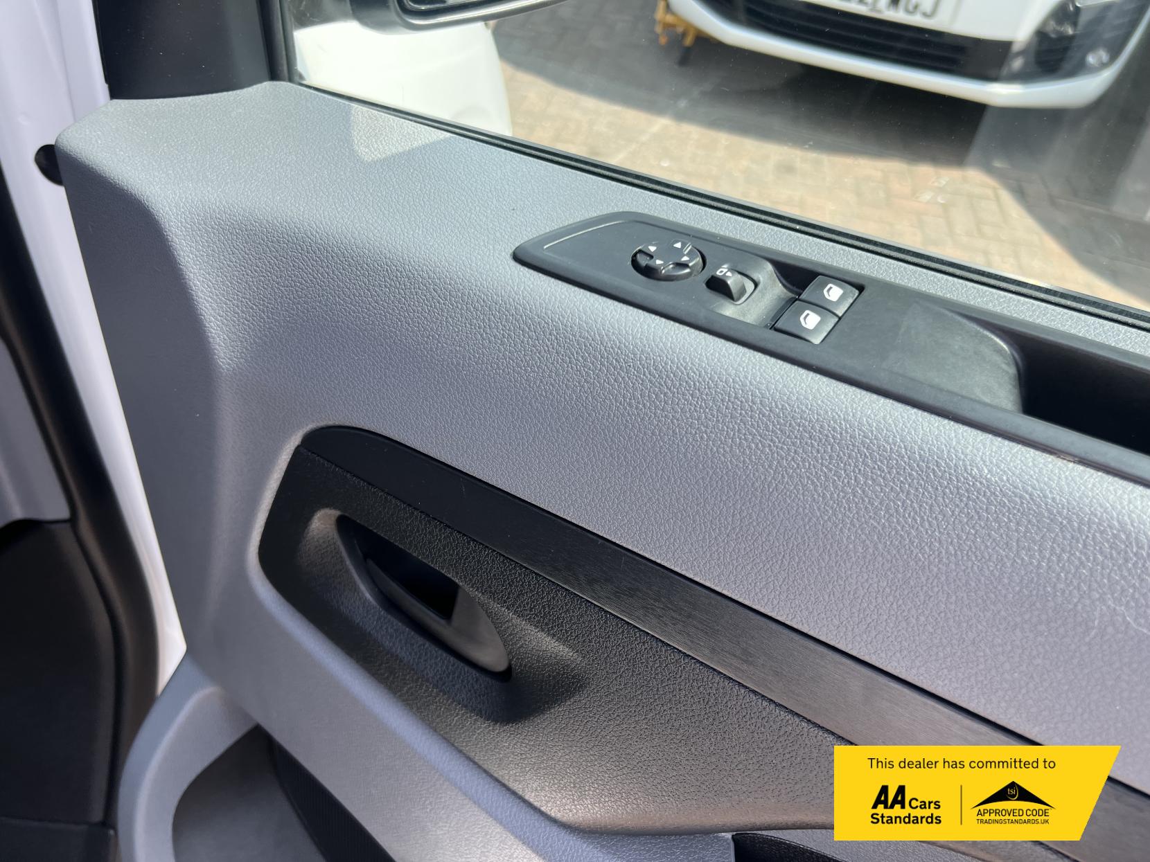 Vauxhall Vivaro 2.0 Turbo D 3100 Sportive Panel Van 5dr Diesel Auto L2 H1 Euro 6 (s/s) (120 ps)