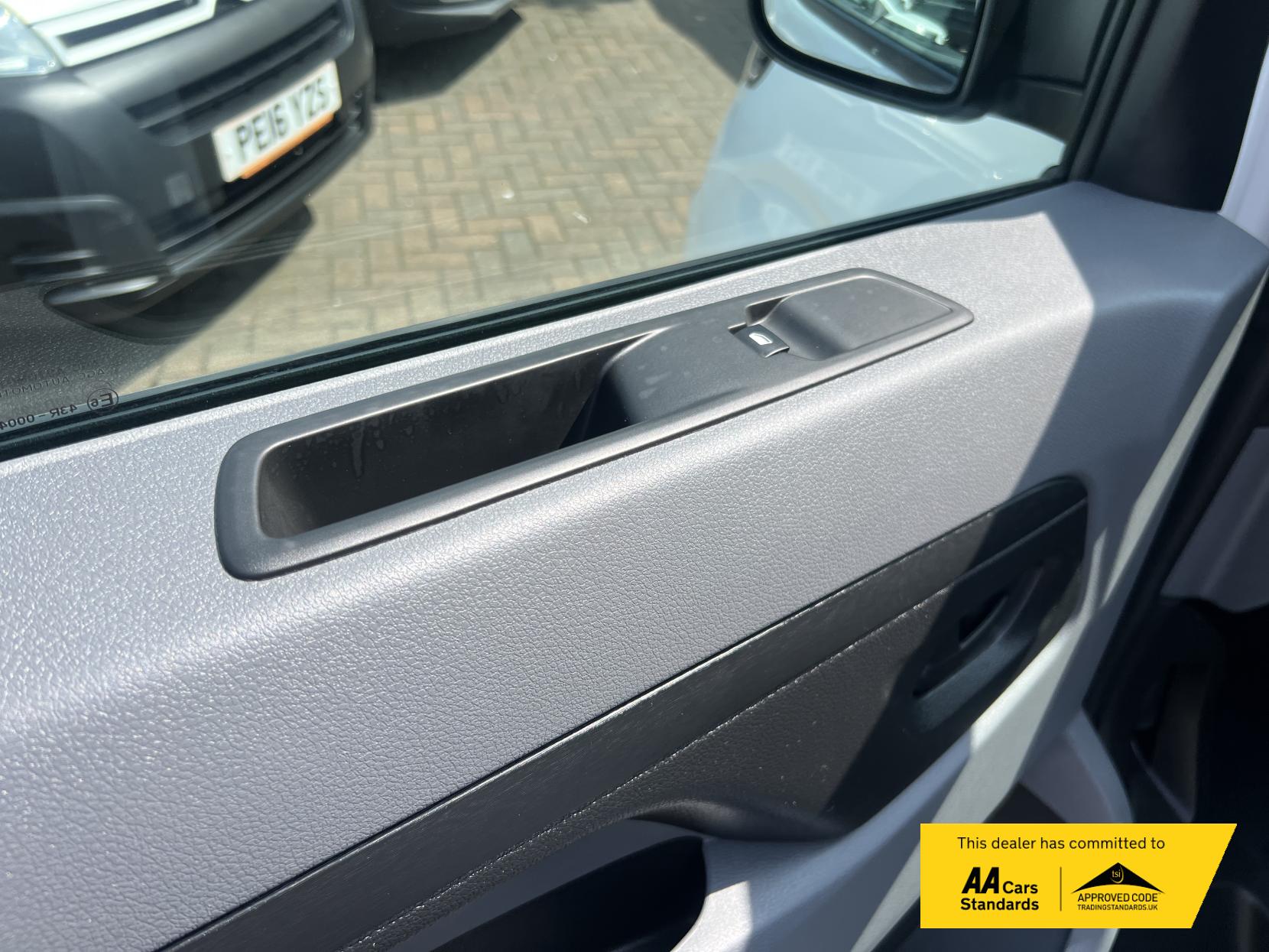 Vauxhall Vivaro 2.0 Turbo D 3100 Sportive Panel Van 5dr Diesel Auto L2 H1 Euro 6 (s/s) (120 ps)