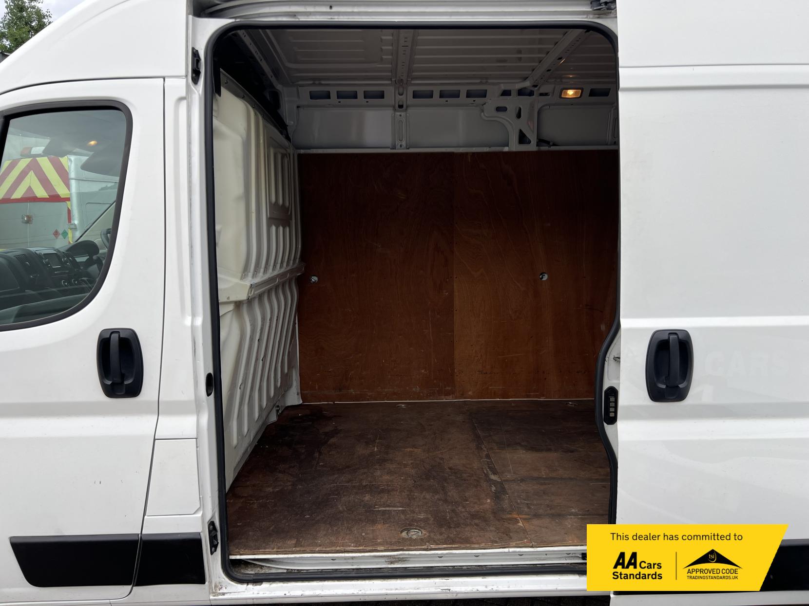 Peugeot Boxer 2.2 BlueHDi 335 Professional Panel Van 5dr Diesel Manual L3 H2 Euro 6 (s/s) (140 ps)
