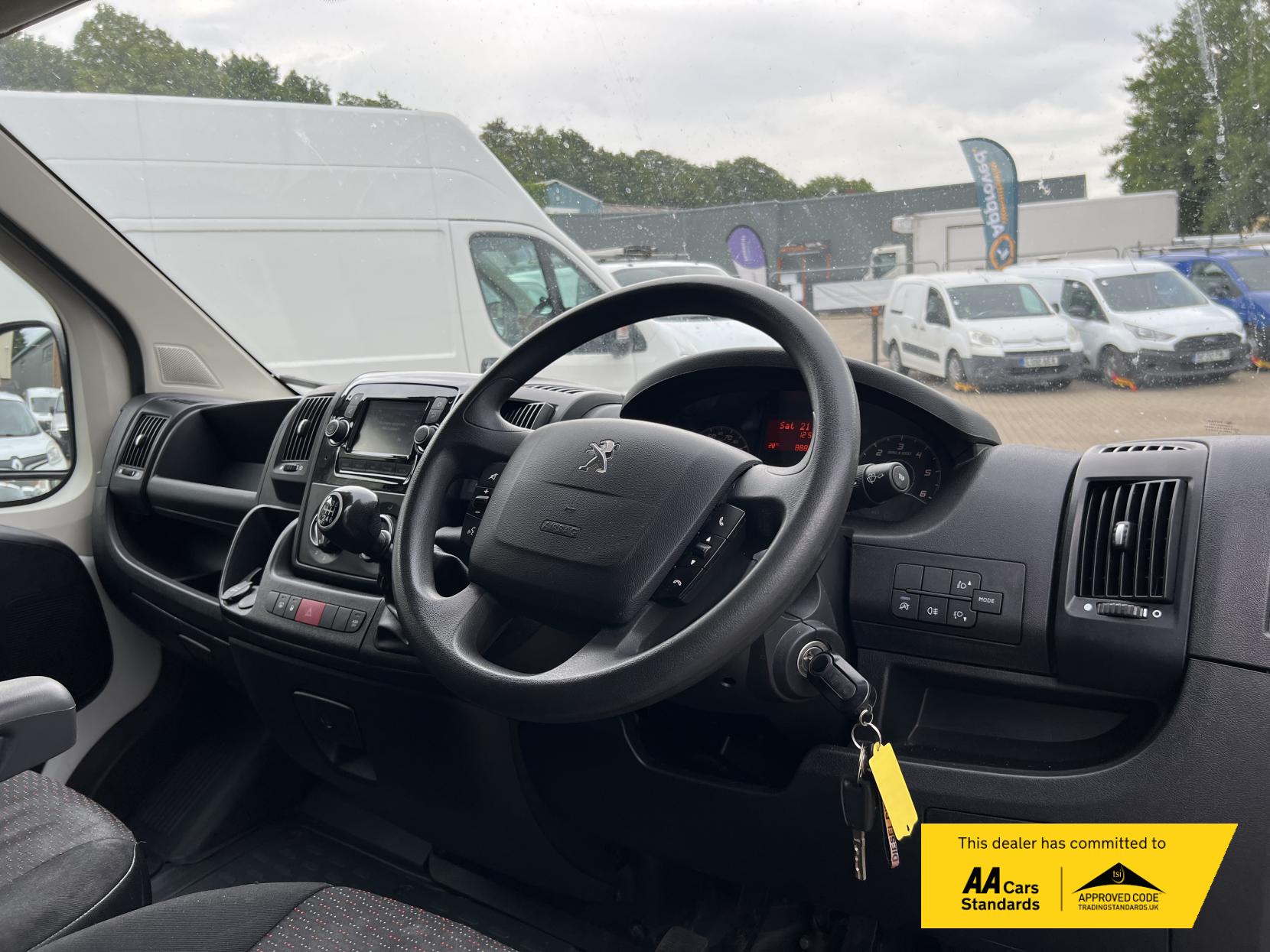 Peugeot Boxer 2.2 BlueHDi 335 Professional Panel Van 5dr Diesel Manual L3 H2 Euro 6 (s/s) (140 ps)
