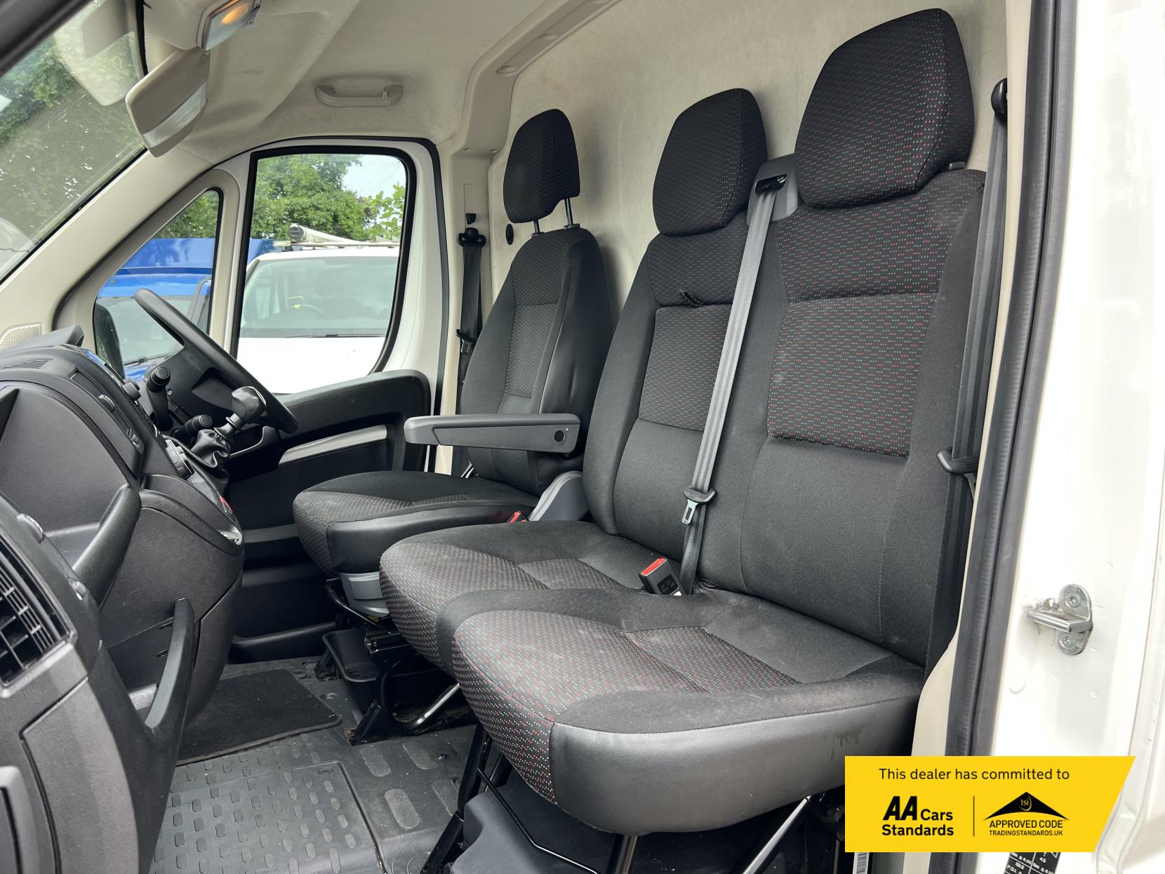 Peugeot Boxer 2.2 BlueHDi 335 Professional Panel Van 5dr Diesel Manual L3 H2 Euro 6 (s/s) (140 ps)