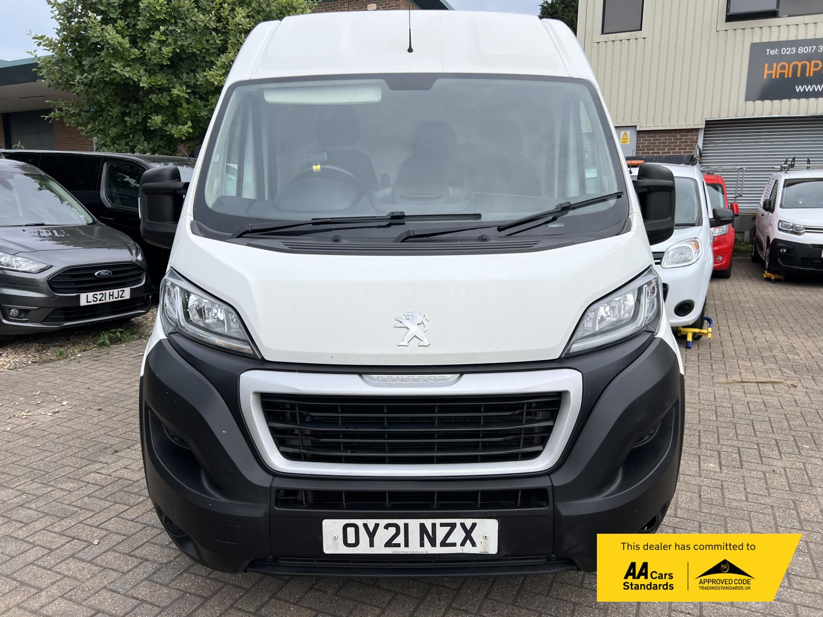 Peugeot Boxer 2.2 BlueHDi 335 Professional Panel Van 5dr Diesel Manual L3 H2 Euro 6 (s/s) (140 ps)