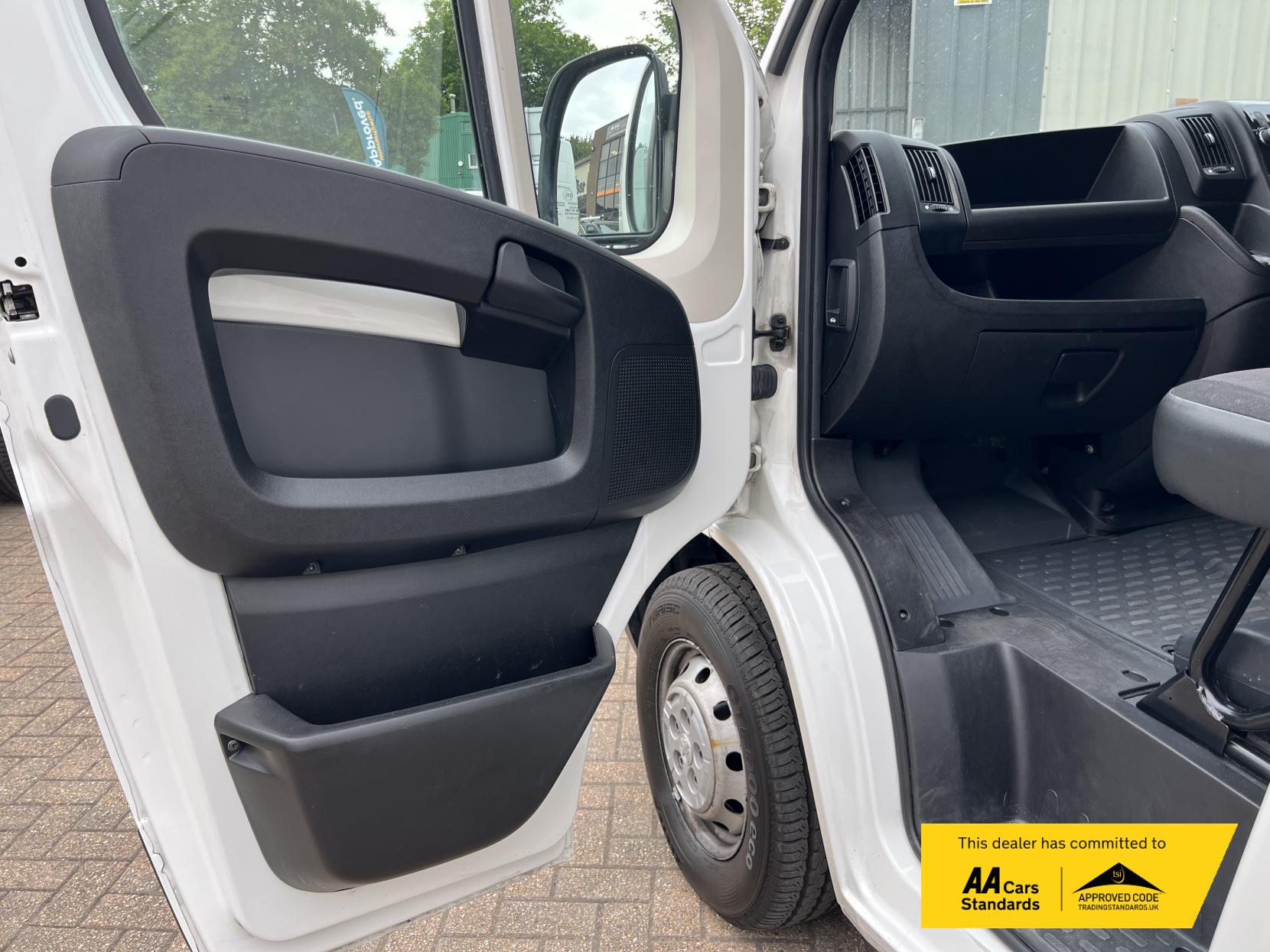 Peugeot Boxer 2.2 BlueHDi 335 Professional Panel Van 5dr Diesel Manual L3 H2 Euro 6 (s/s) (140 ps)