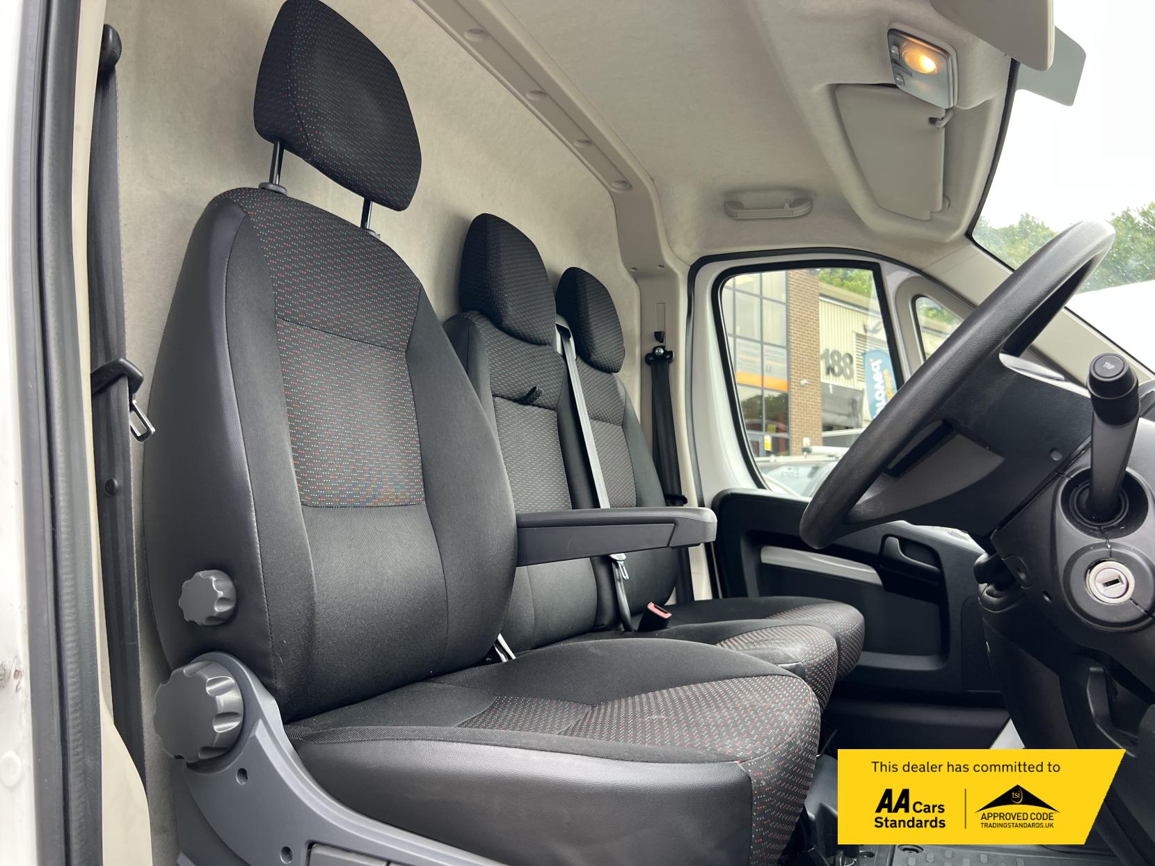Peugeot Boxer 2.2 BlueHDi 335 Professional Panel Van 5dr Diesel Manual L3 H2 Euro 6 (s/s) (140 ps)