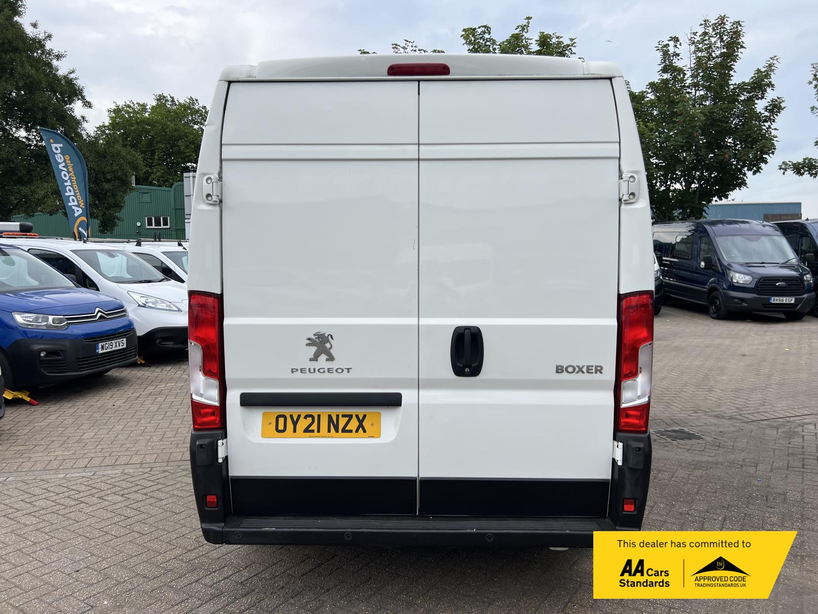 Peugeot Boxer 2.2 BlueHDi 335 Professional Panel Van 5dr Diesel Manual L3 H2 Euro 6 (s/s) (140 ps)