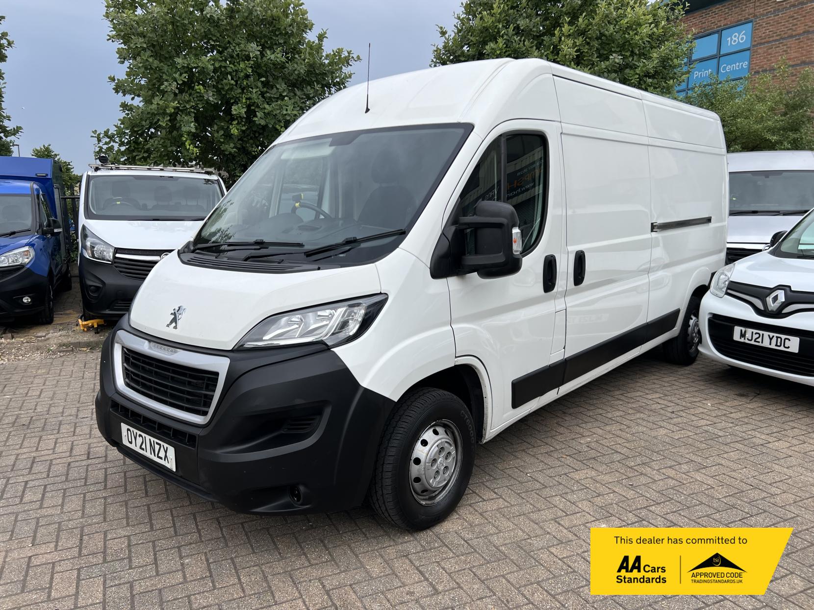 Peugeot Boxer 2.2 BlueHDi 335 Professional Panel Van 5dr Diesel Manual L3 H2 Euro 6 (s/s) (140 ps)