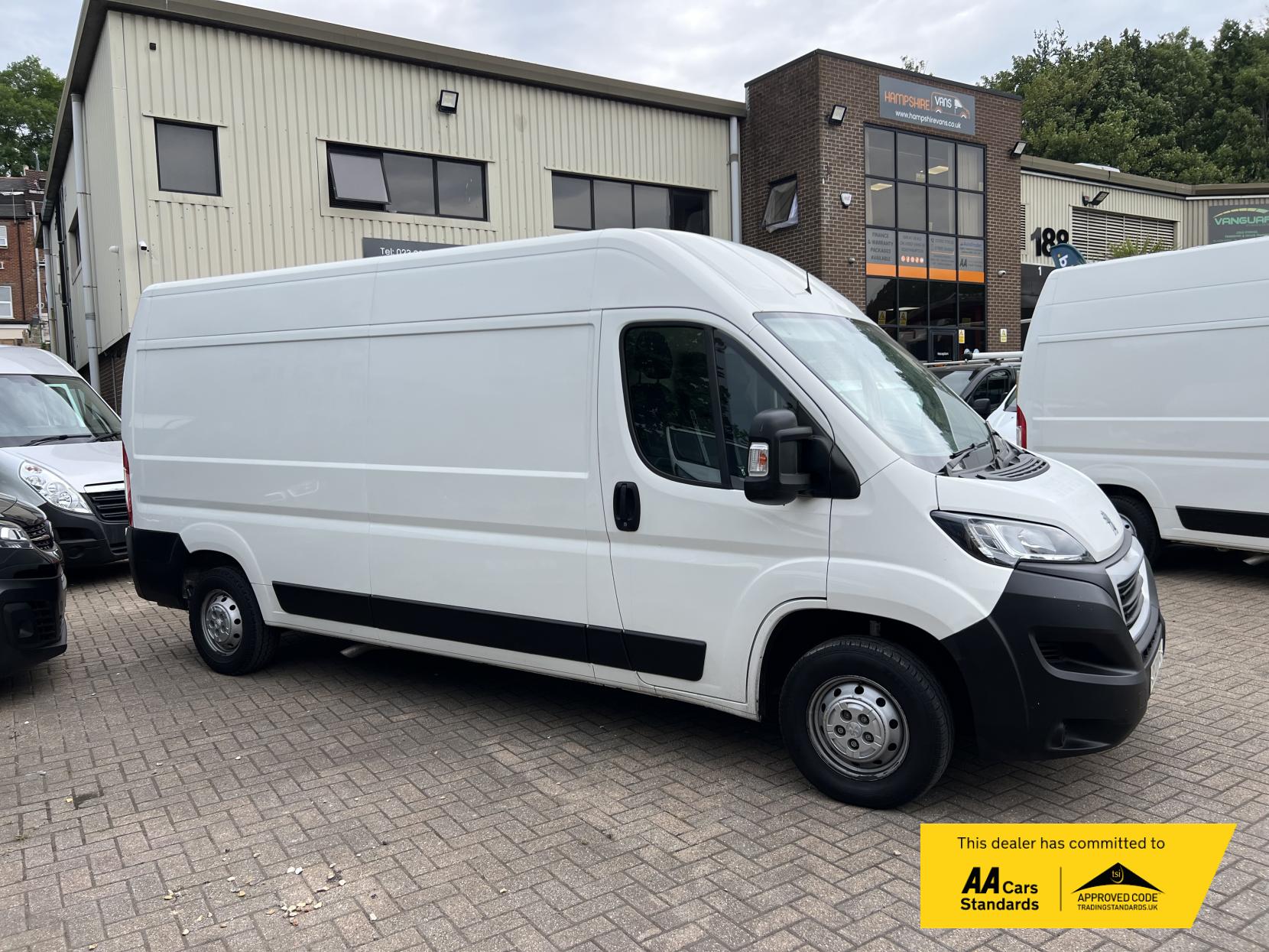 Peugeot Boxer 2.2 BlueHDi 335 Professional Panel Van 5dr Diesel Manual L3 H2 Euro 6 (s/s) (140 ps)