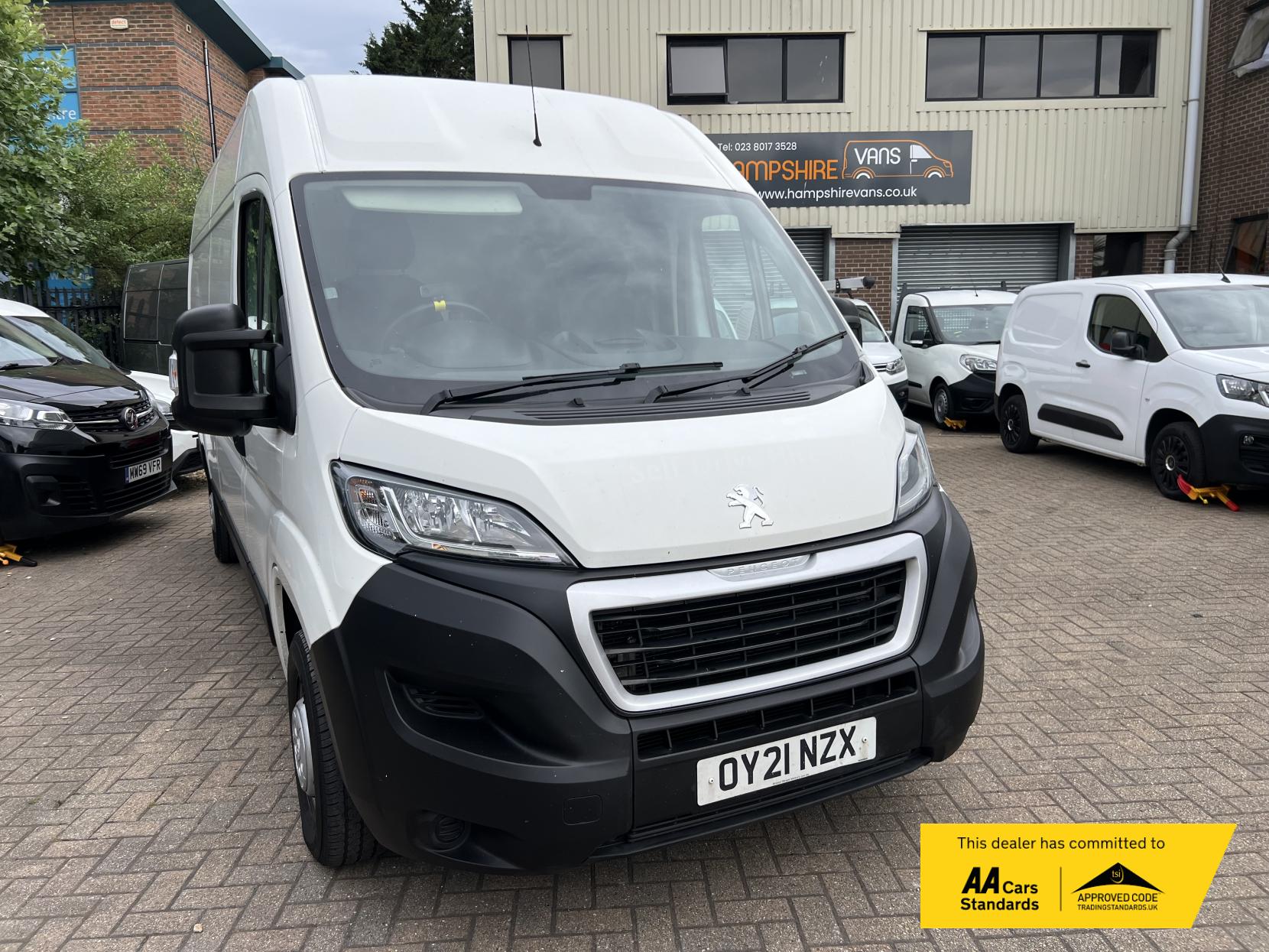 Peugeot Boxer 2.2 BlueHDi 335 Professional Panel Van 5dr Diesel Manual L3 H2 Euro 6 (s/s) (140 ps)