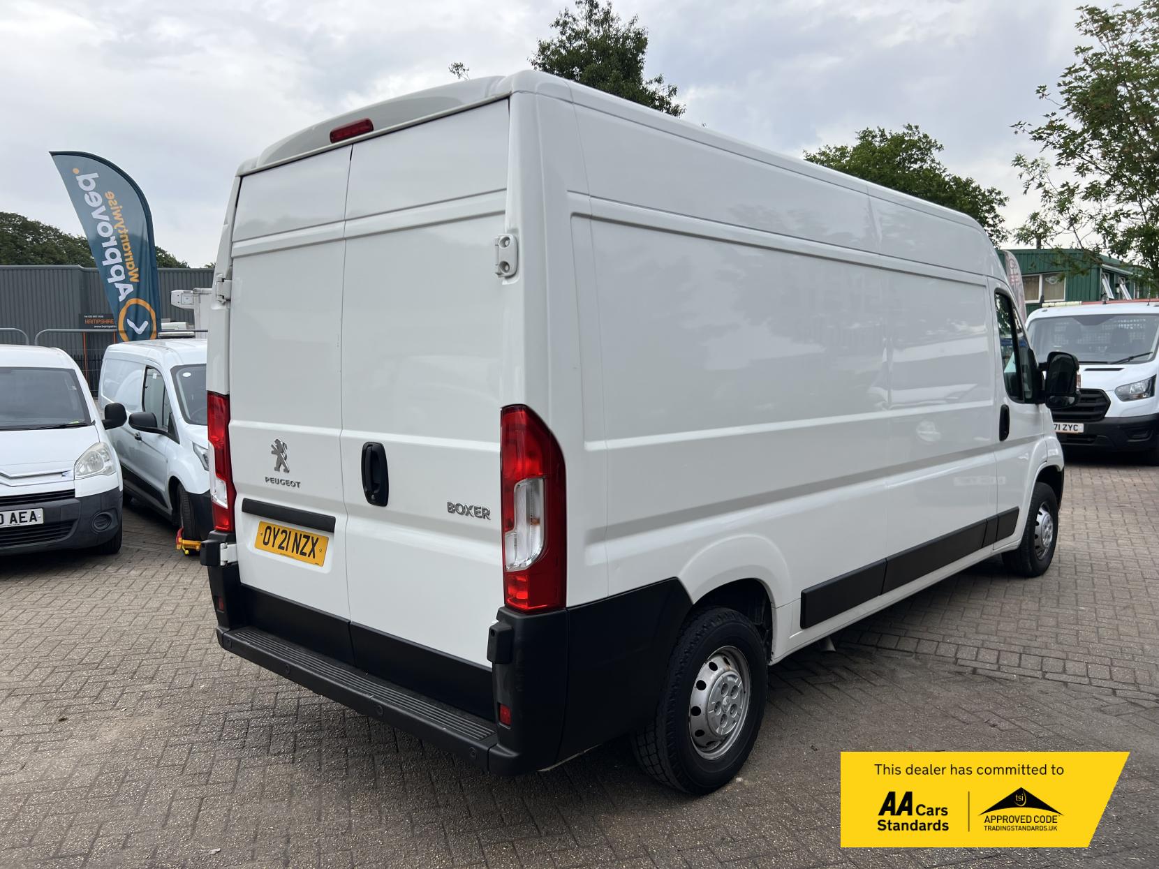 Peugeot Boxer 2.2 BlueHDi 335 Professional Panel Van 5dr Diesel Manual L3 H2 Euro 6 (s/s) (140 ps)