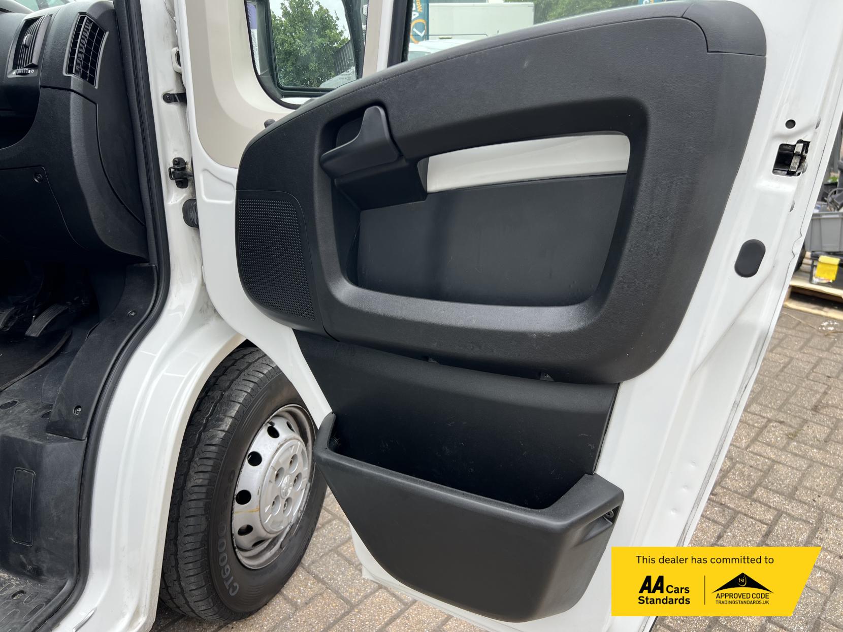 Peugeot Boxer 2.2 BlueHDi 335 Professional Panel Van 5dr Diesel Manual L3 H2 Euro 6 (s/s) (140 ps)