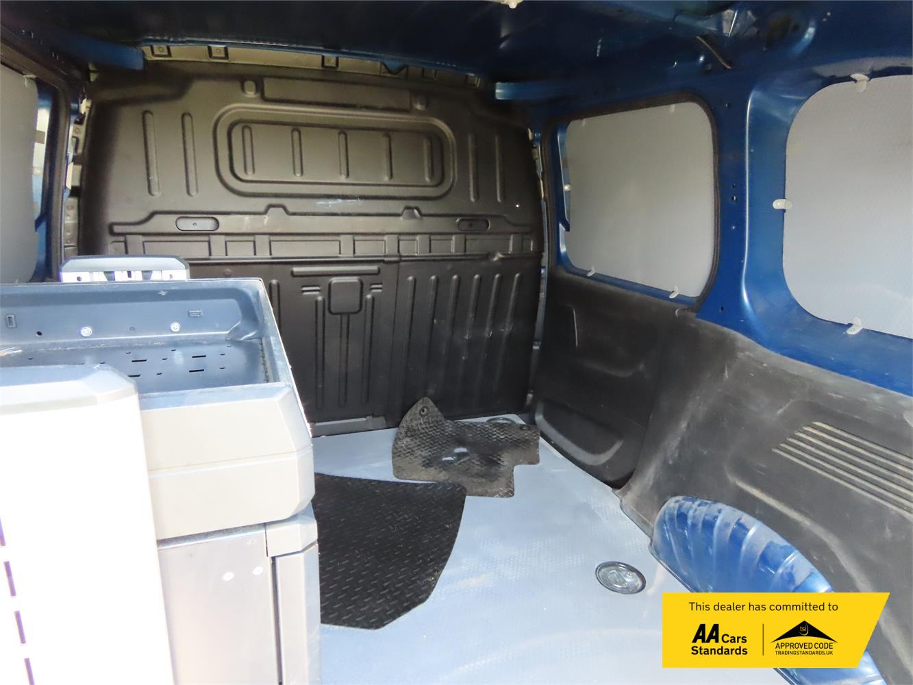 2020 Vauxhall Combo 1.5 Turbo D 2000 Sportive Panel Van 4dr Diesel Manual L1 H1 Euro 6 (s/s) (100 ps) - Thumbnail 7
