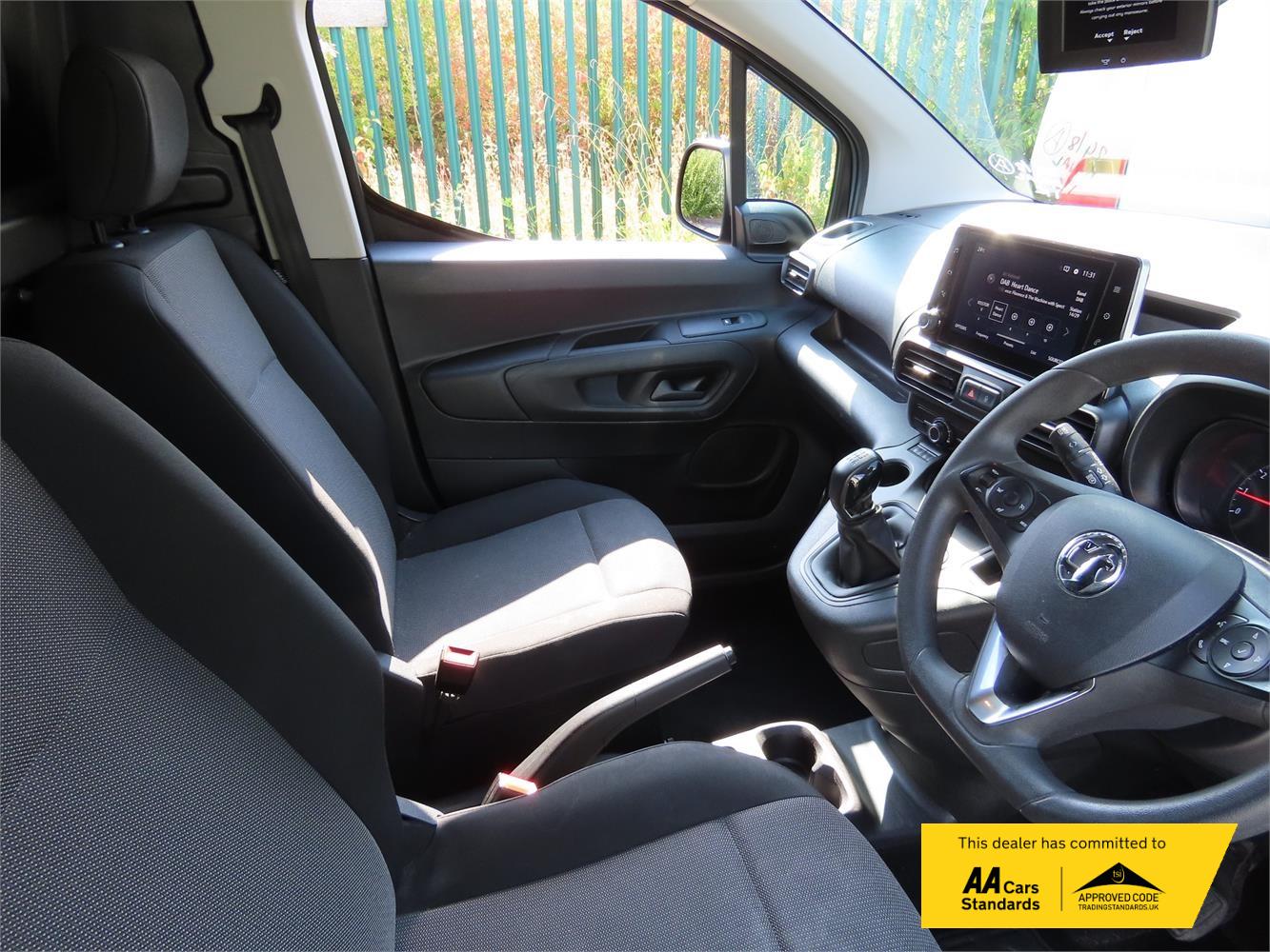 2020 Vauxhall Combo 1.5 Turbo D 2000 Sportive Panel Van 4dr Diesel Manual L1 H1 Euro 6 (s/s) (100 ps) - Thumbnail 3