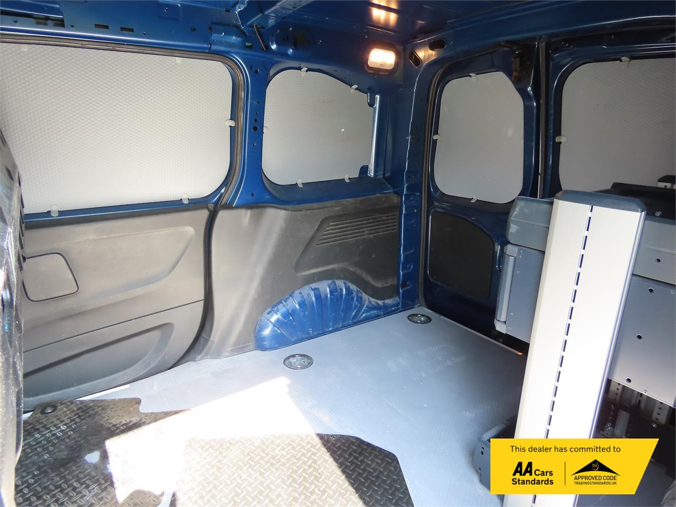 2020 Vauxhall Combo 1.5 Turbo D 2000 Sportive Panel Van 4dr Diesel Manual L1 H1 Euro 6 (s/s) (100 ps) - Thumbnail 8