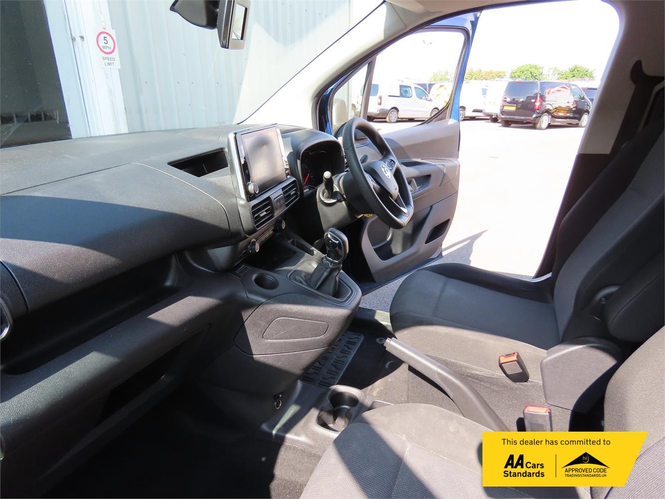 2020 Vauxhall Combo 1.5 Turbo D 2000 Sportive Panel Van 4dr Diesel Manual L1 H1 Euro 6 (s/s) (100 ps) - Thumbnail 4