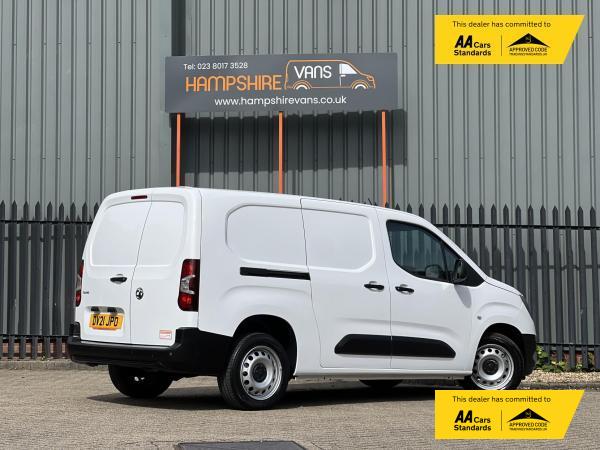 Vauxhall Combo 1.5 Turbo D 2300 Dynamic Panel Van 4dr Diesel Manual L2 H1 Euro 6 (100 ps)