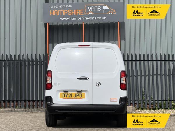 Vauxhall Combo 1.5 Turbo D 2300 Dynamic Panel Van 4dr Diesel Manual L2 H1 Euro 6 (100 ps)