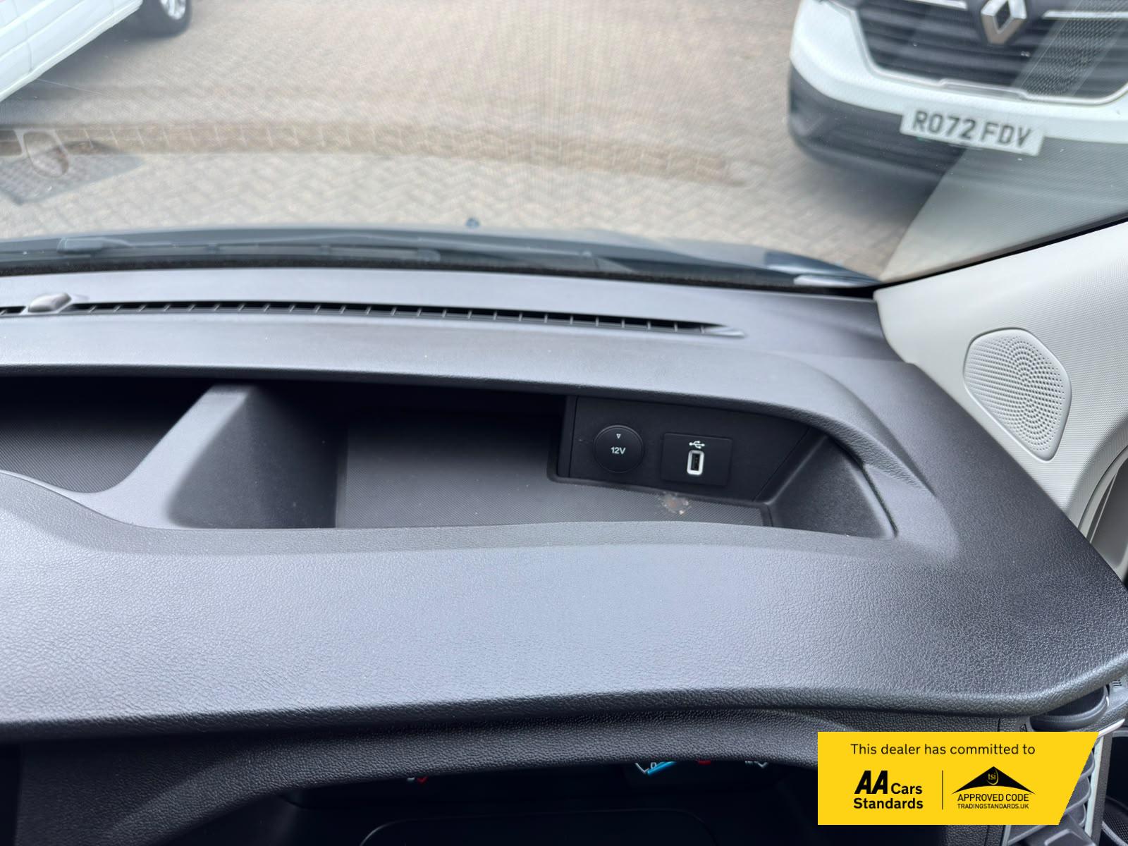 2022 Ford Transit Custom 2.0 300 EcoBlue Limited Panel Van 5dr Diesel Manual L2 H1 Euro 6 (s/s) (130 ps) - Thumbnail 39