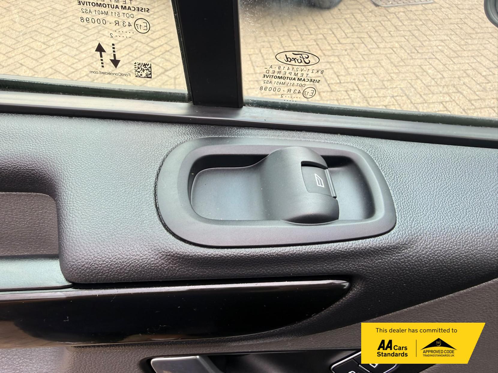 2022 Ford Transit Custom 2.0 300 EcoBlue Limited Panel Van 5dr Diesel Manual L2 H1 Euro 6 (s/s) (130 ps) - Thumbnail 28