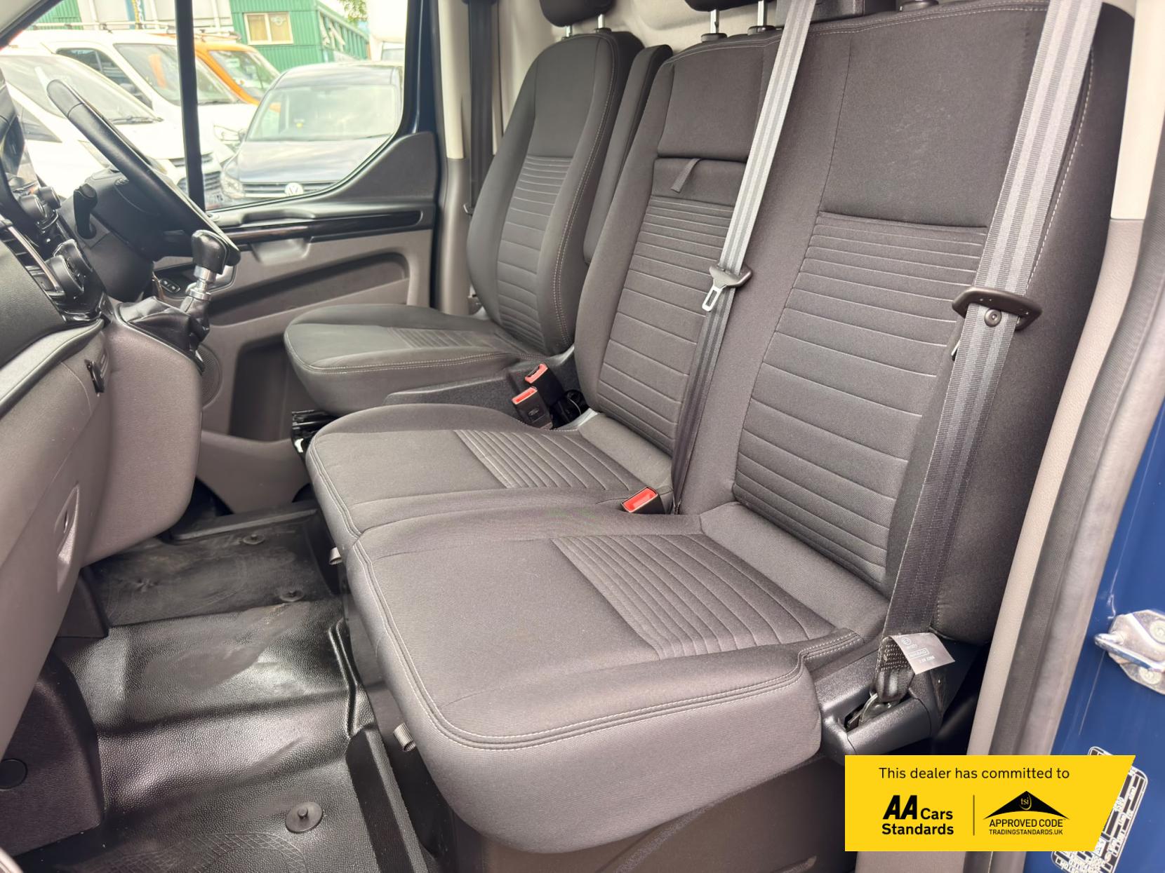 2022 Ford Transit Custom 2.0 300 EcoBlue Limited Panel Van 5dr Diesel Manual L2 H1 Euro 6 (s/s) (130 ps) - Thumbnail 26