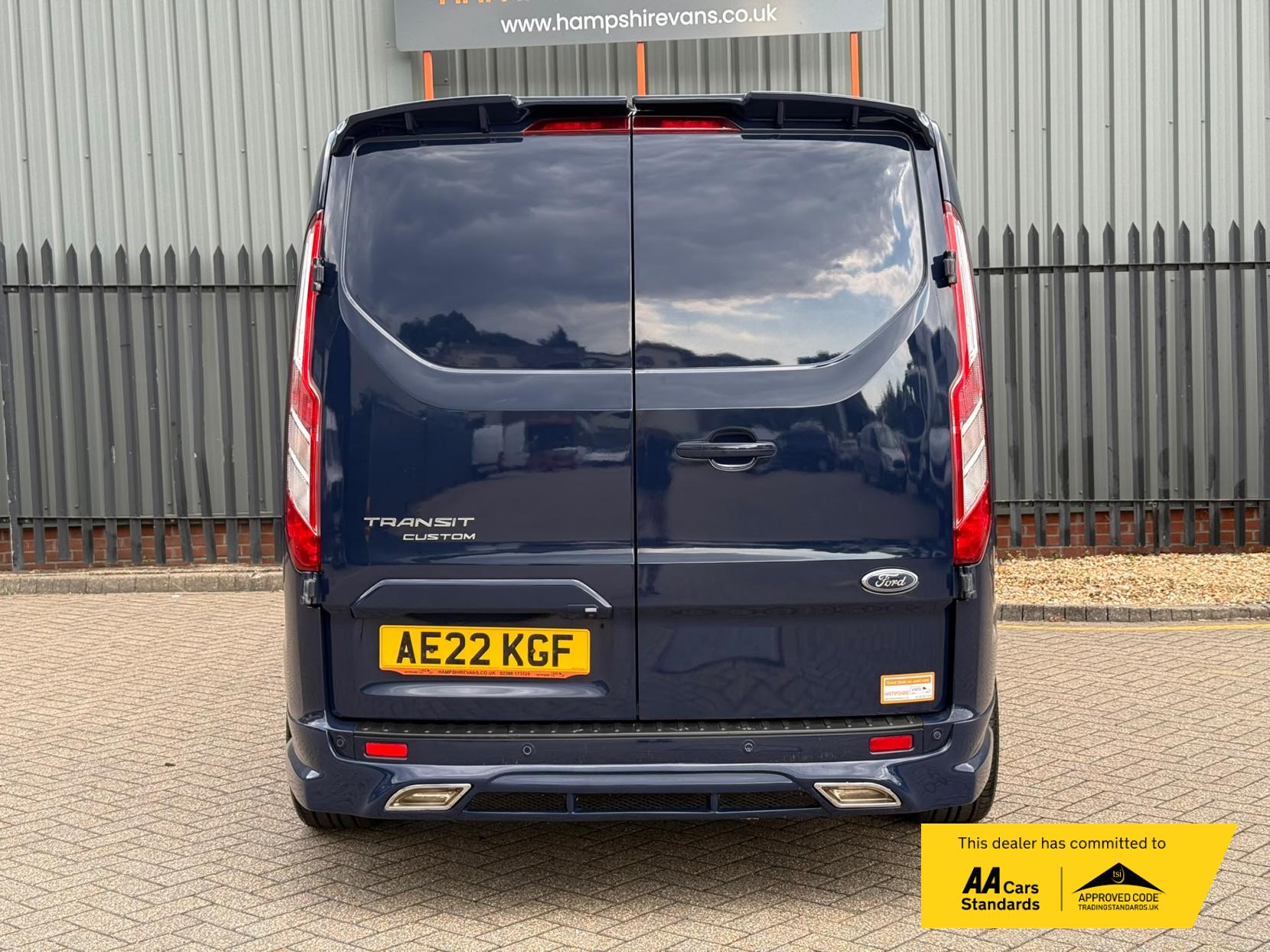 2022 Ford Transit Custom 2.0 300 EcoBlue Limited Panel Van 5dr Diesel Manual L2 H1 Euro 6 (s/s) (130 ps) - Thumbnail 9