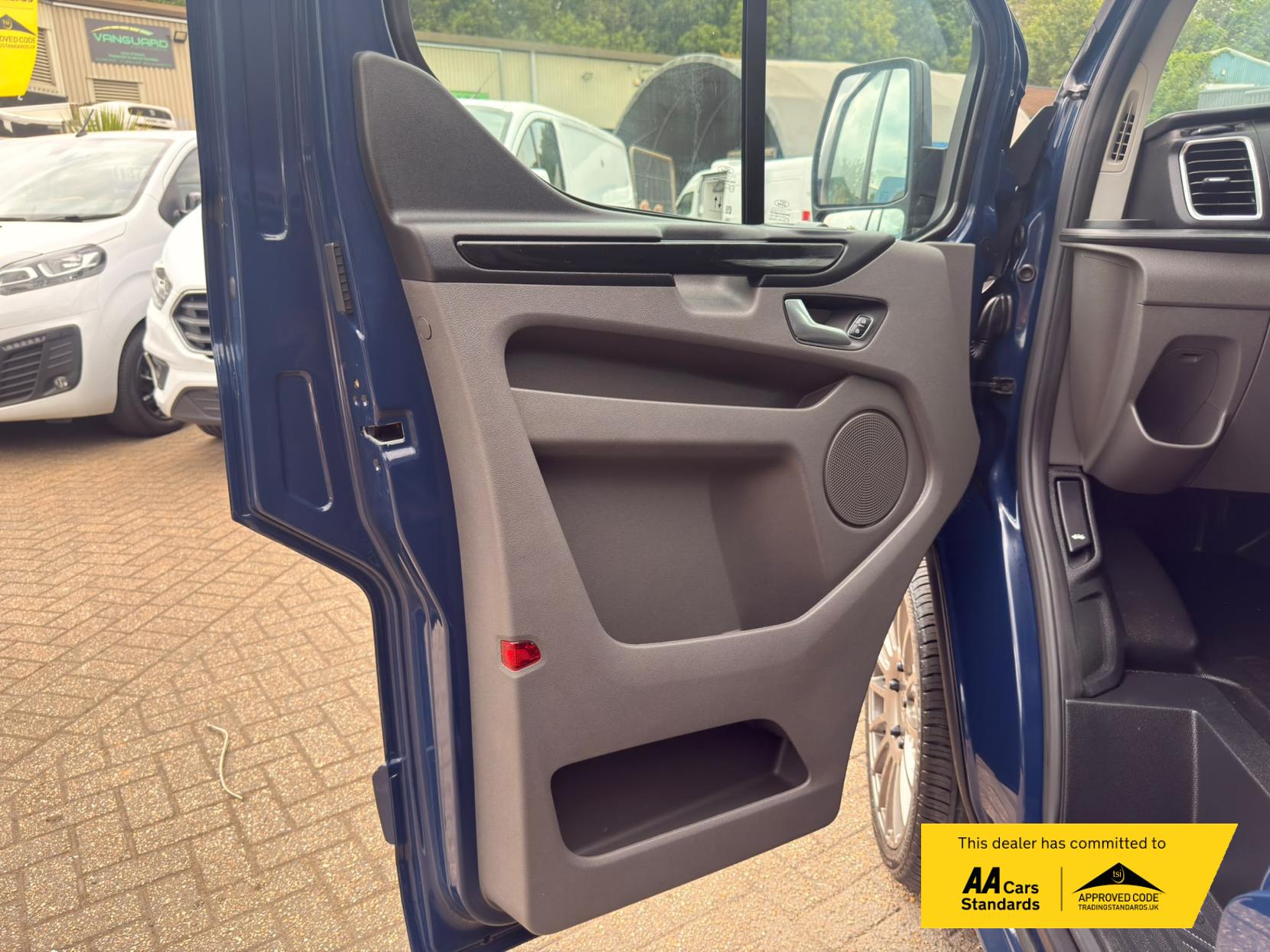 2022 Ford Transit Custom 2.0 300 EcoBlue Limited Panel Van 5dr Diesel Manual L2 H1 Euro 6 (s/s) (130 ps) - Thumbnail 27