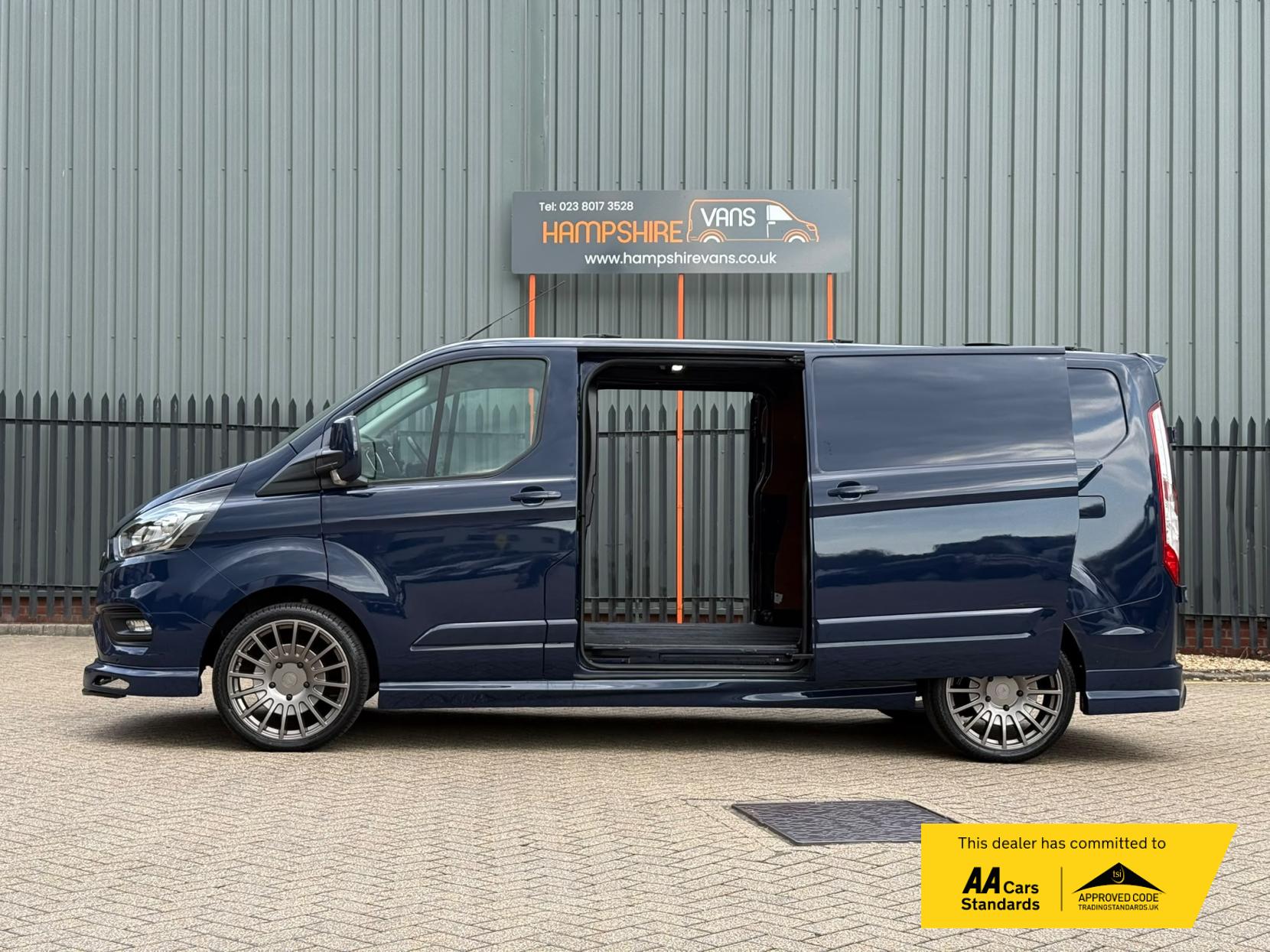 2022 Ford Transit Custom 2.0 300 EcoBlue Limited Panel Van 5dr Diesel Manual L2 H1 Euro 6 (s/s) (130 ps) - Thumbnail 7