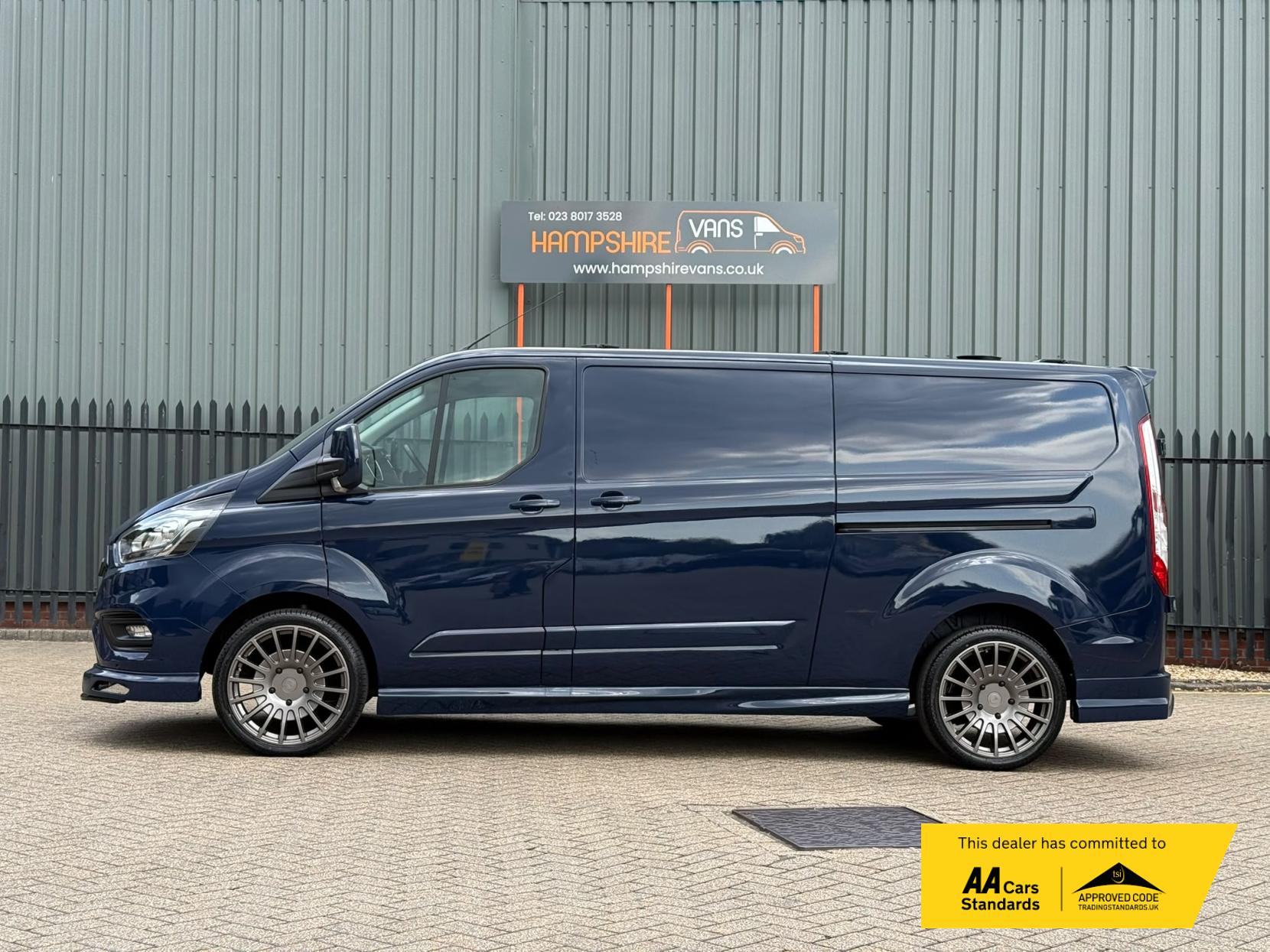 2022 Ford Transit Custom 2.0 300 EcoBlue Limited Panel Van 5dr Diesel Manual L2 H1 Euro 6 (s/s) (130 ps) - Thumbnail 6