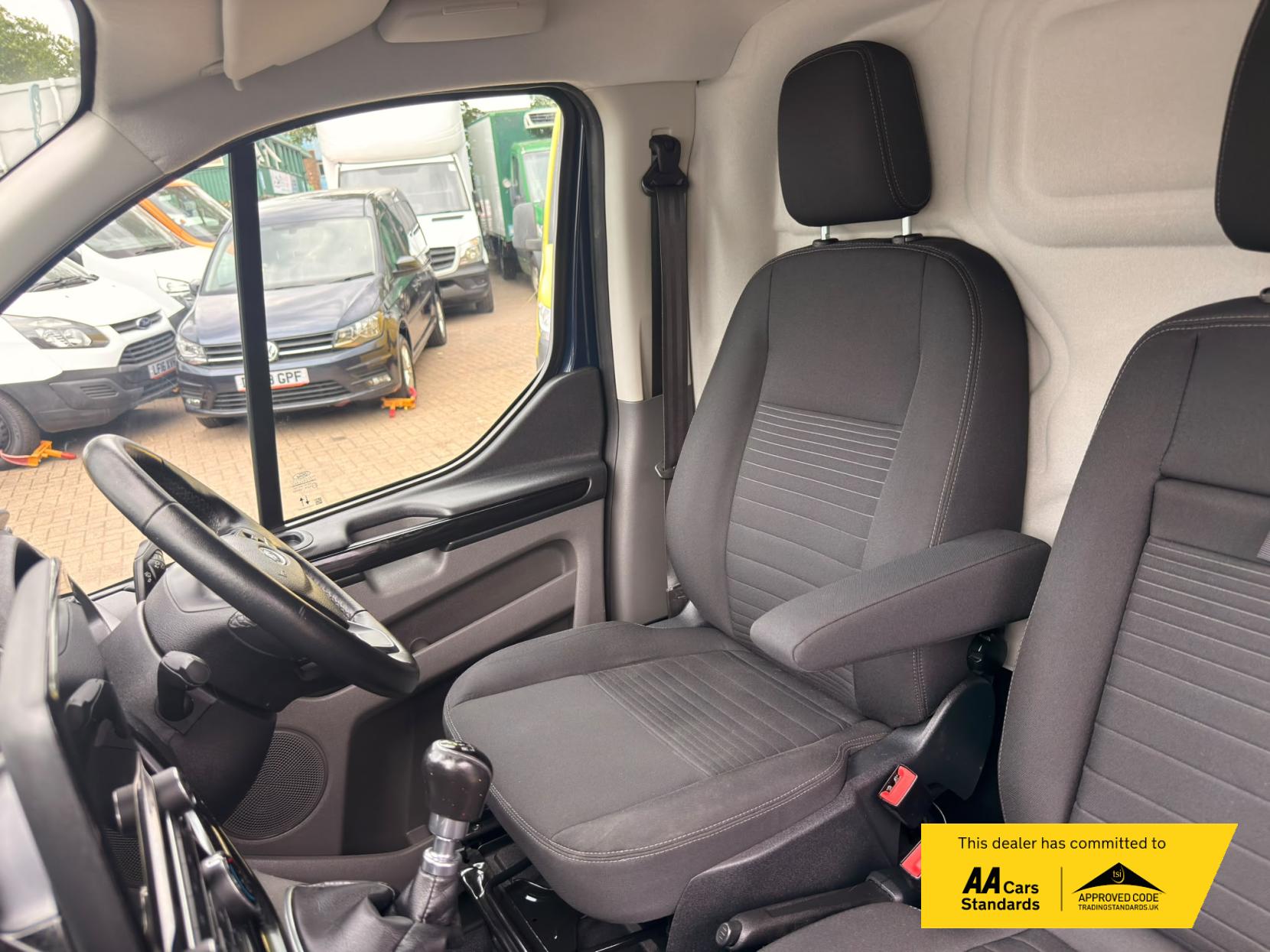 2022 Ford Transit Custom 2.0 300 EcoBlue Limited Panel Van 5dr Diesel Manual L2 H1 Euro 6 (s/s) (130 ps) - Thumbnail 22