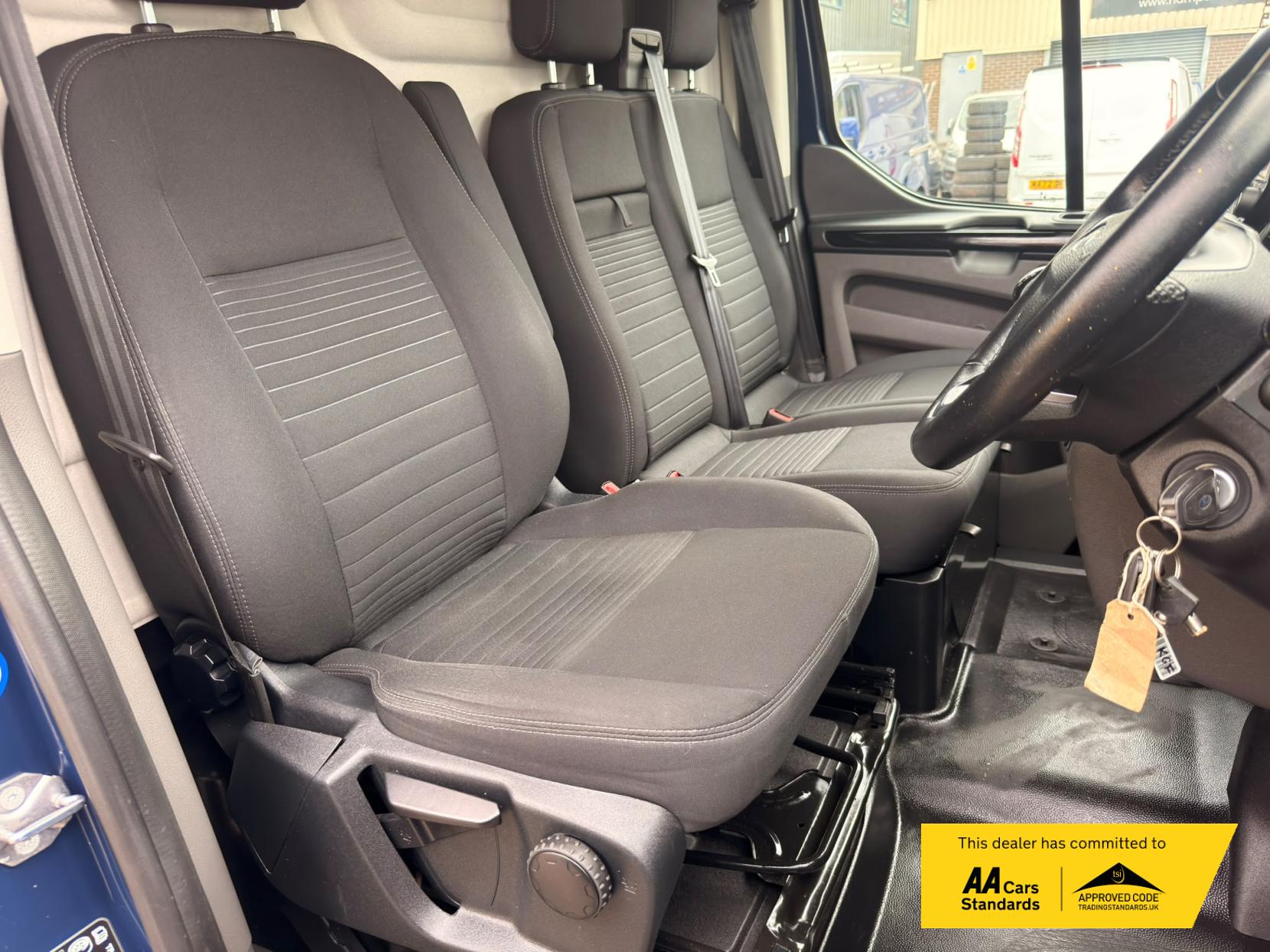 2022 Ford Transit Custom 2.0 300 EcoBlue Limited Panel Van 5dr Diesel Manual L2 H1 Euro 6 (s/s) (130 ps) - Thumbnail 23