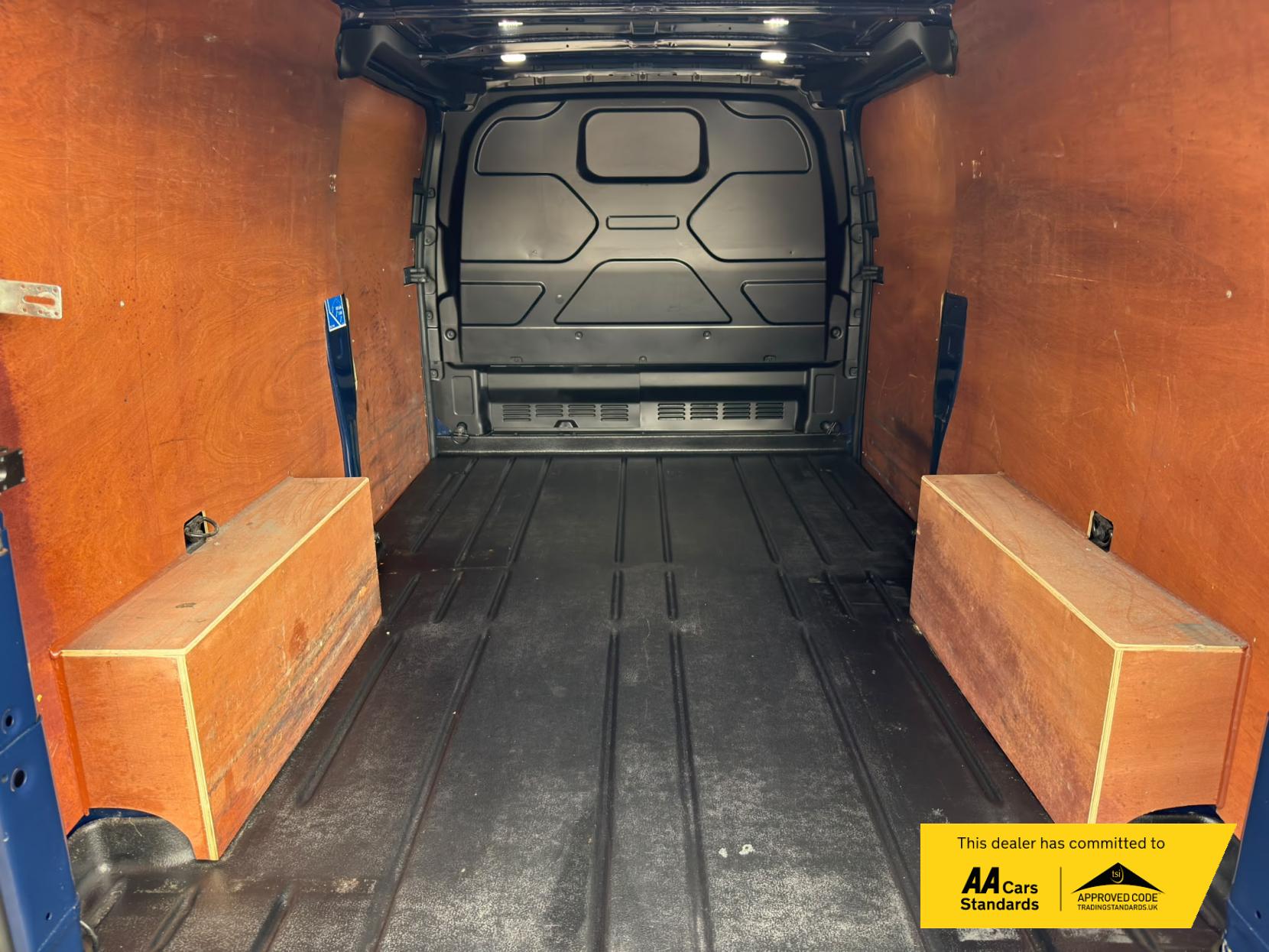 2022 Ford Transit Custom 2.0 300 EcoBlue Limited Panel Van 5dr Diesel Manual L2 H1 Euro 6 (s/s) (130 ps) - Thumbnail 13