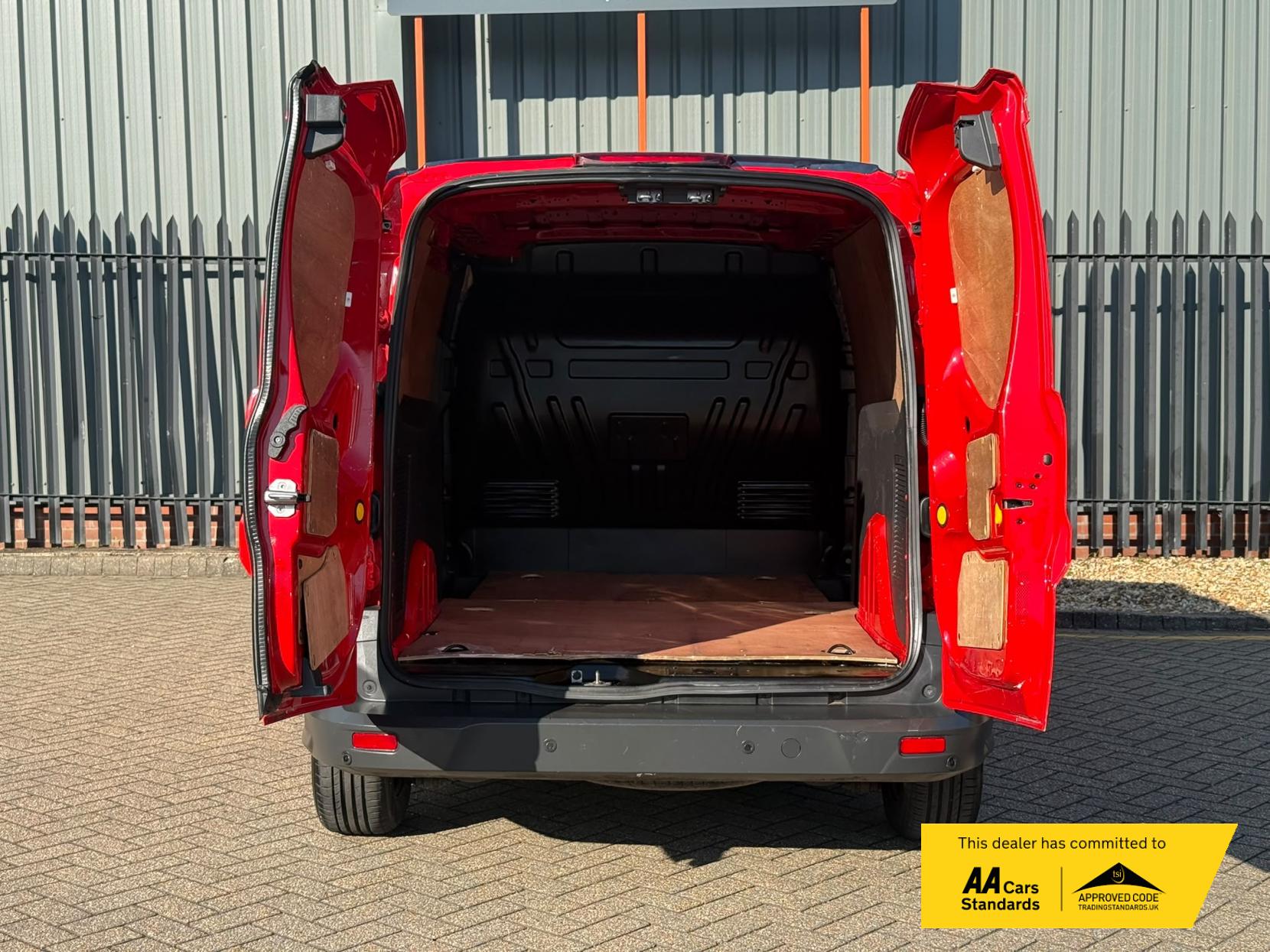 2017 Ford Transit Connect 1.5 TDCi 240 Panel Van 5dr Diesel Manual L2 H1 (124 g/km, 99 bhp) - Thumbnail 17