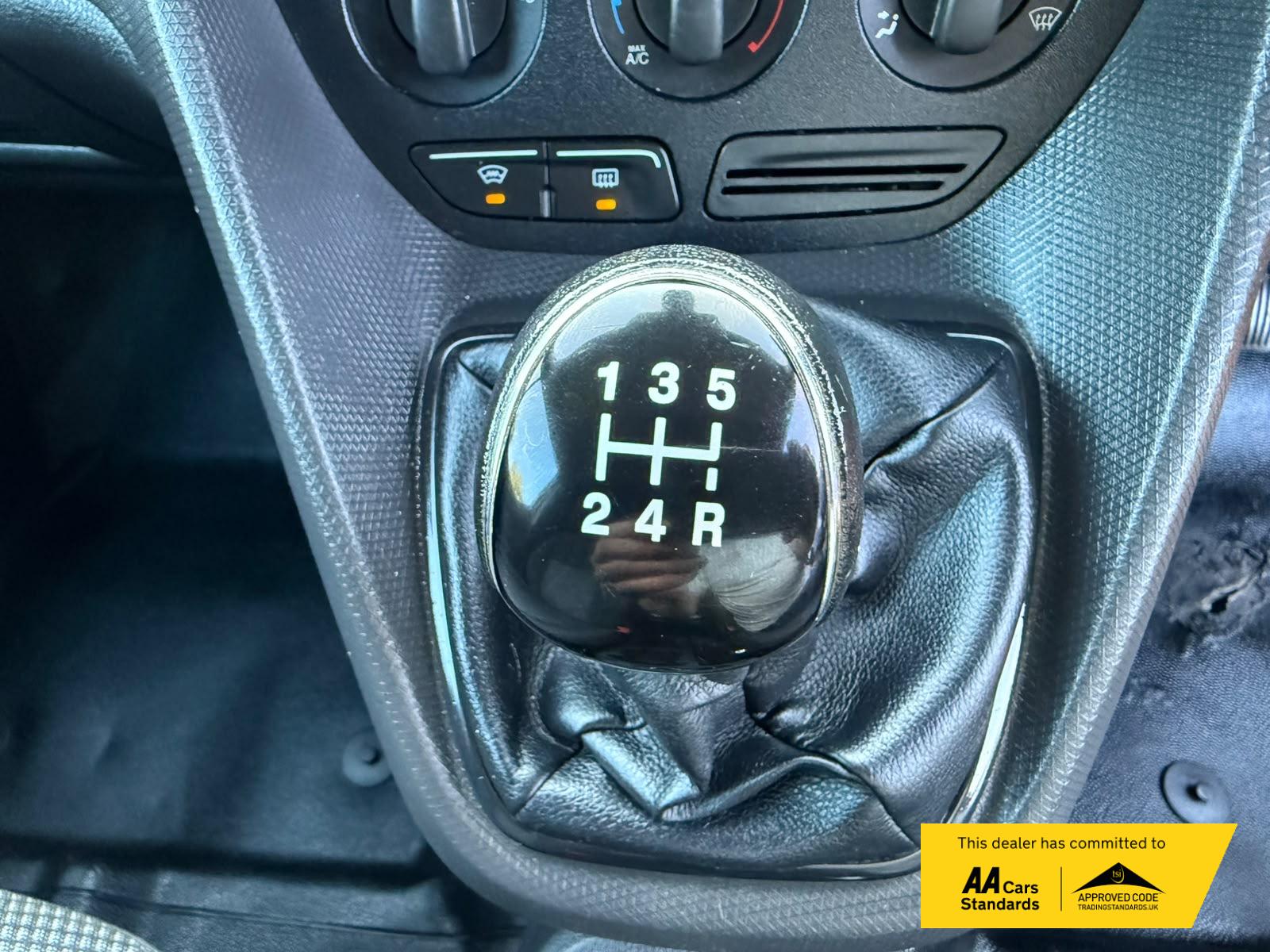 2017 Ford Transit Connect 1.5 TDCi 240 Panel Van 5dr Diesel Manual L2 H1 (124 g/km, 99 bhp) - Thumbnail 31