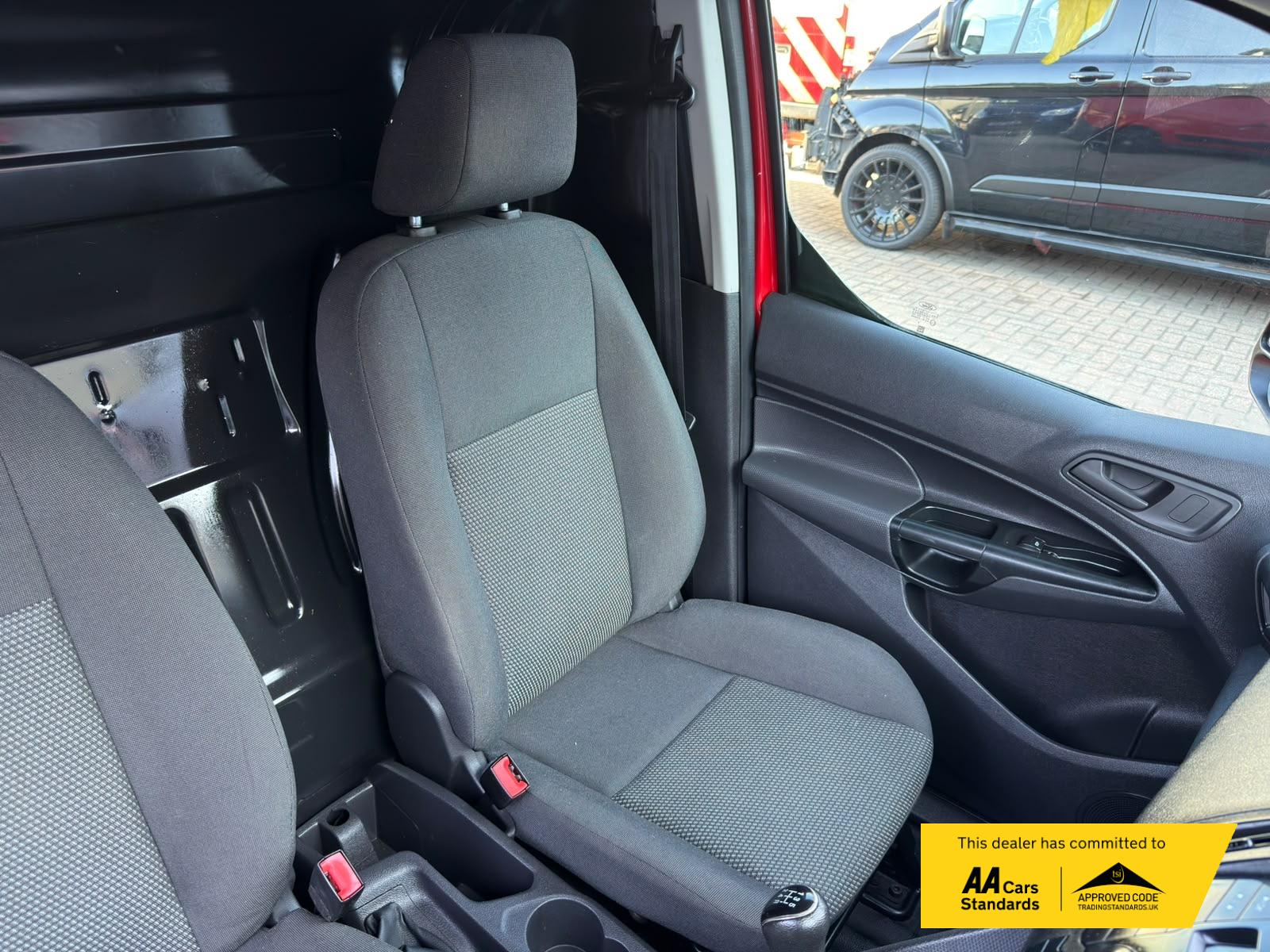 2017 Ford Transit Connect 1.5 TDCi 240 Panel Van 5dr Diesel Manual L2 H1 (124 g/km, 99 bhp) - Thumbnail 10
