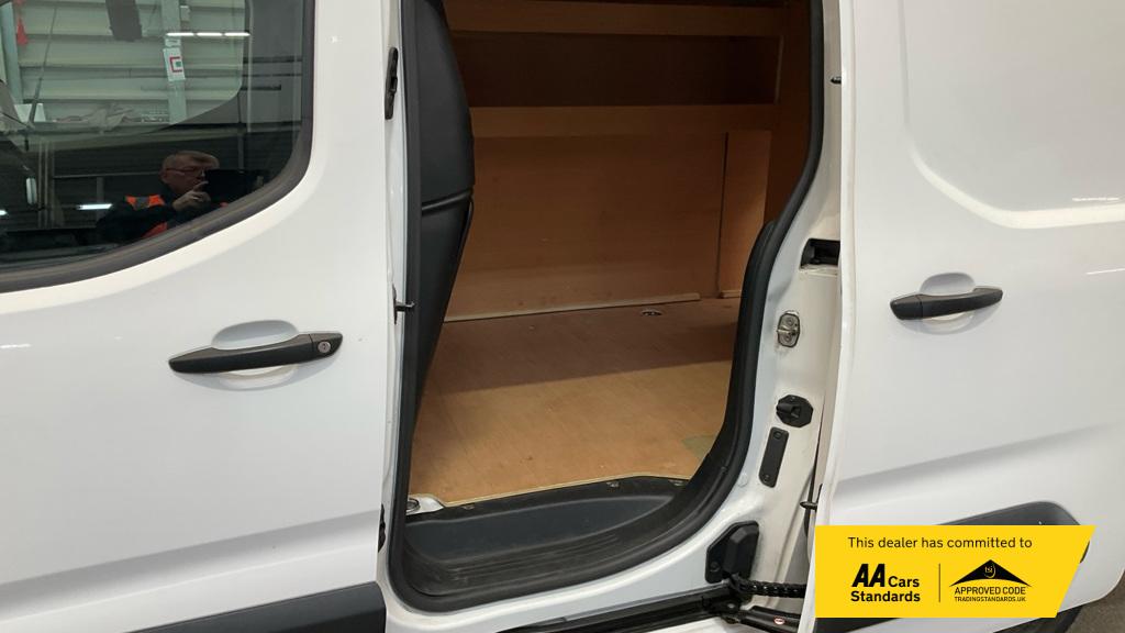 Peugeot Partner 1.5 BlueHDi 950 Professional Long Panel Van 6dr Diesel Manual LWB Euro 6 (100 bhp)