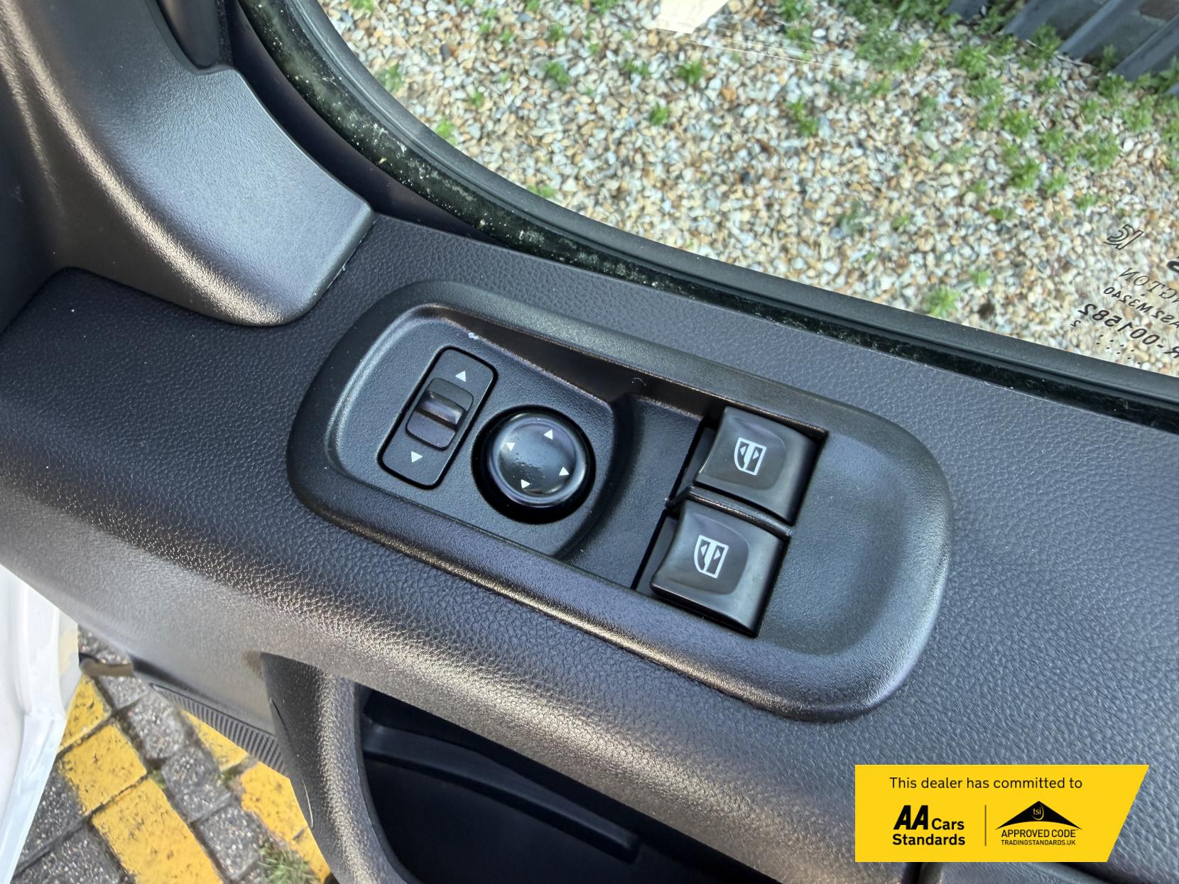 2022 Renault Master 2.3 dCi 35 Business+ Panel Van 4dr Diesel Manual FWD LWB Medium Roof Euro 6 (135 ps) - Thumbnail 42