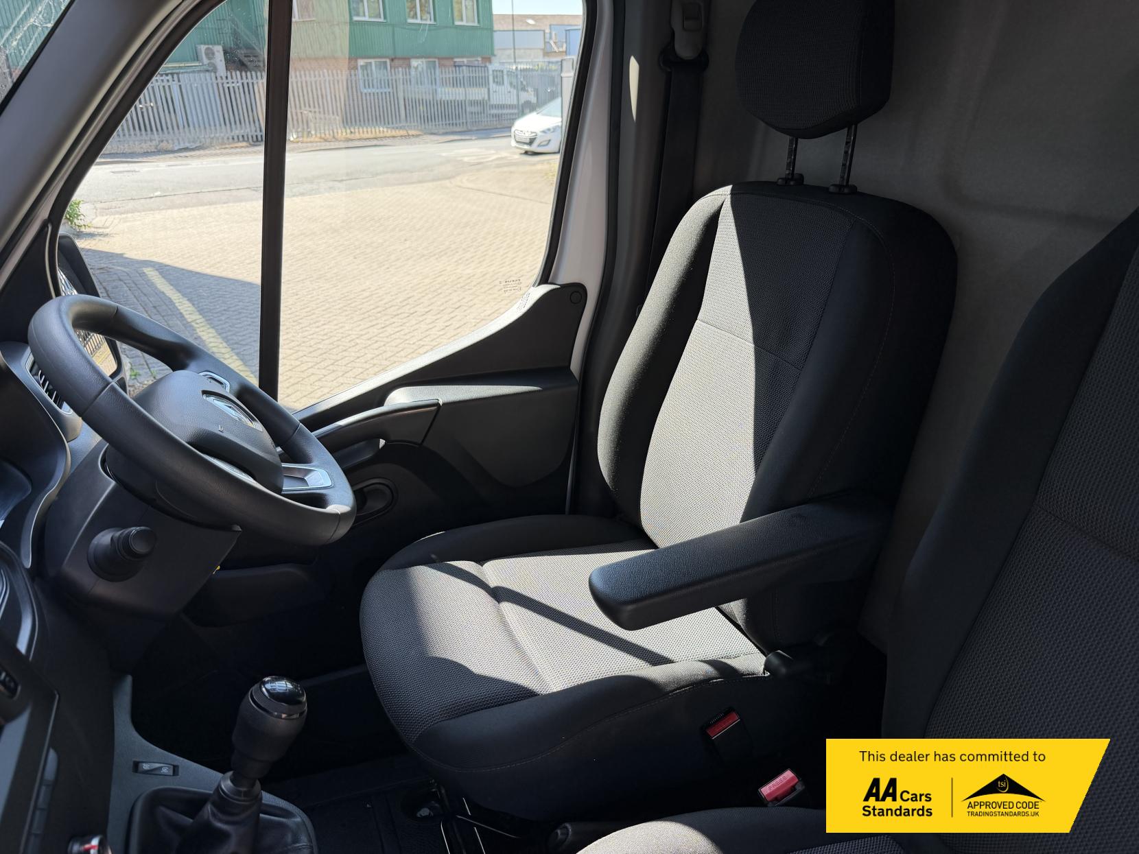 2022 Renault Master 2.3 dCi 35 Business+ Panel Van 4dr Diesel Manual FWD LWB Medium Roof Euro 6 (135 ps) - Thumbnail 11