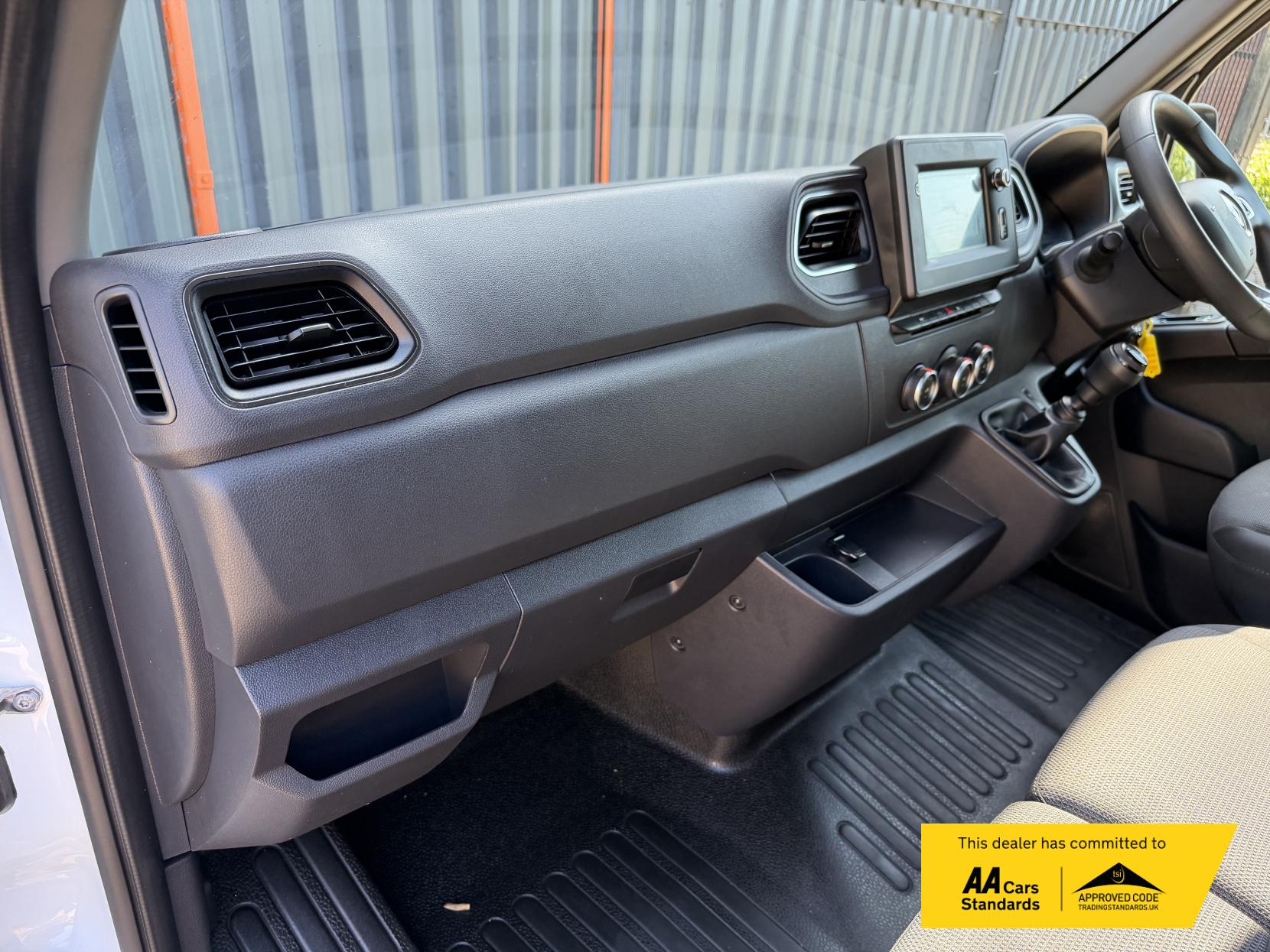 2022 Renault Master 2.3 dCi 35 Business+ Panel Van 4dr Diesel Manual FWD LWB Medium Roof Euro 6 (135 ps) - Thumbnail 26