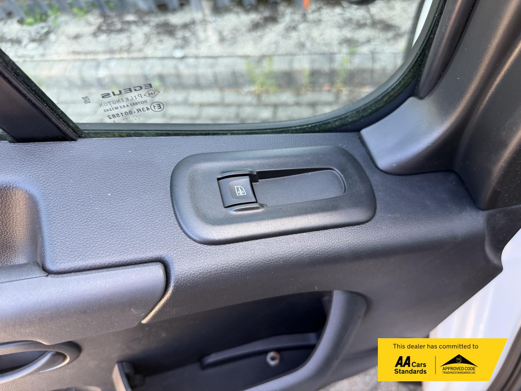 2022 Renault Master 2.3 dCi 35 Business+ Panel Van 4dr Diesel Manual FWD LWB Medium Roof Euro 6 (135 ps) - Thumbnail 25
