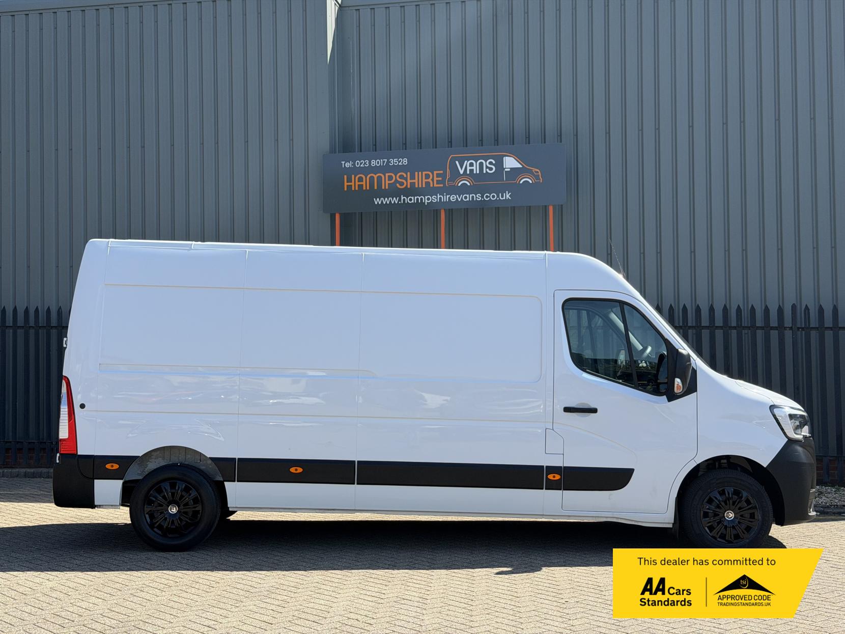 2022 Renault Master 2.3 dCi 35 Business+ Panel Van 4dr Diesel Manual FWD LWB Medium Roof Euro 6 (135 ps) - Thumbnail 5