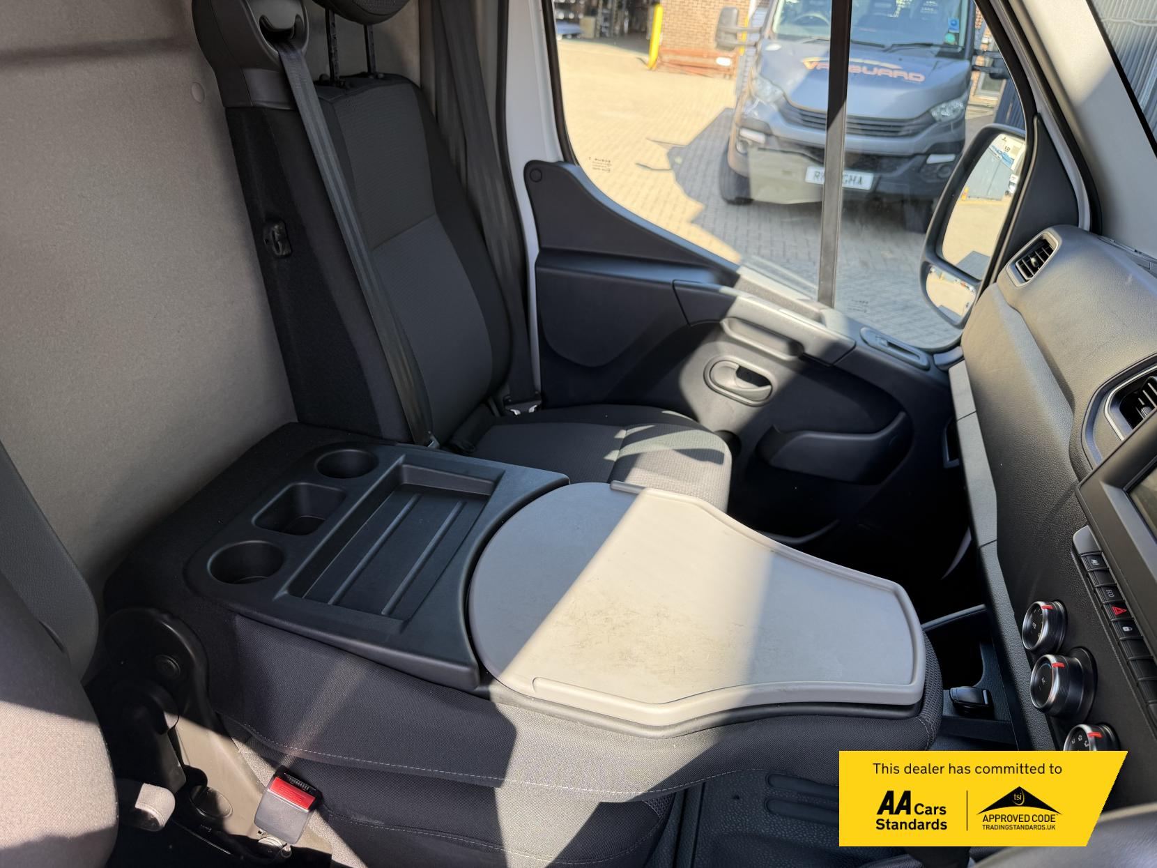 2022 Renault Master 2.3 dCi 35 Business+ Panel Van 4dr Diesel Manual FWD LWB Medium Roof Euro 6 (135 ps) - Thumbnail 14