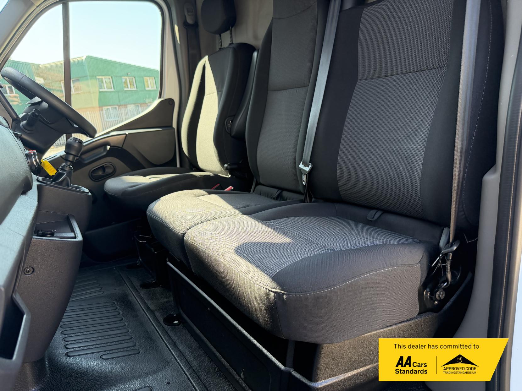 2022 Renault Master 2.3 dCi 35 Business+ Panel Van 4dr Diesel Manual FWD LWB Medium Roof Euro 6 (135 ps) - Thumbnail 12